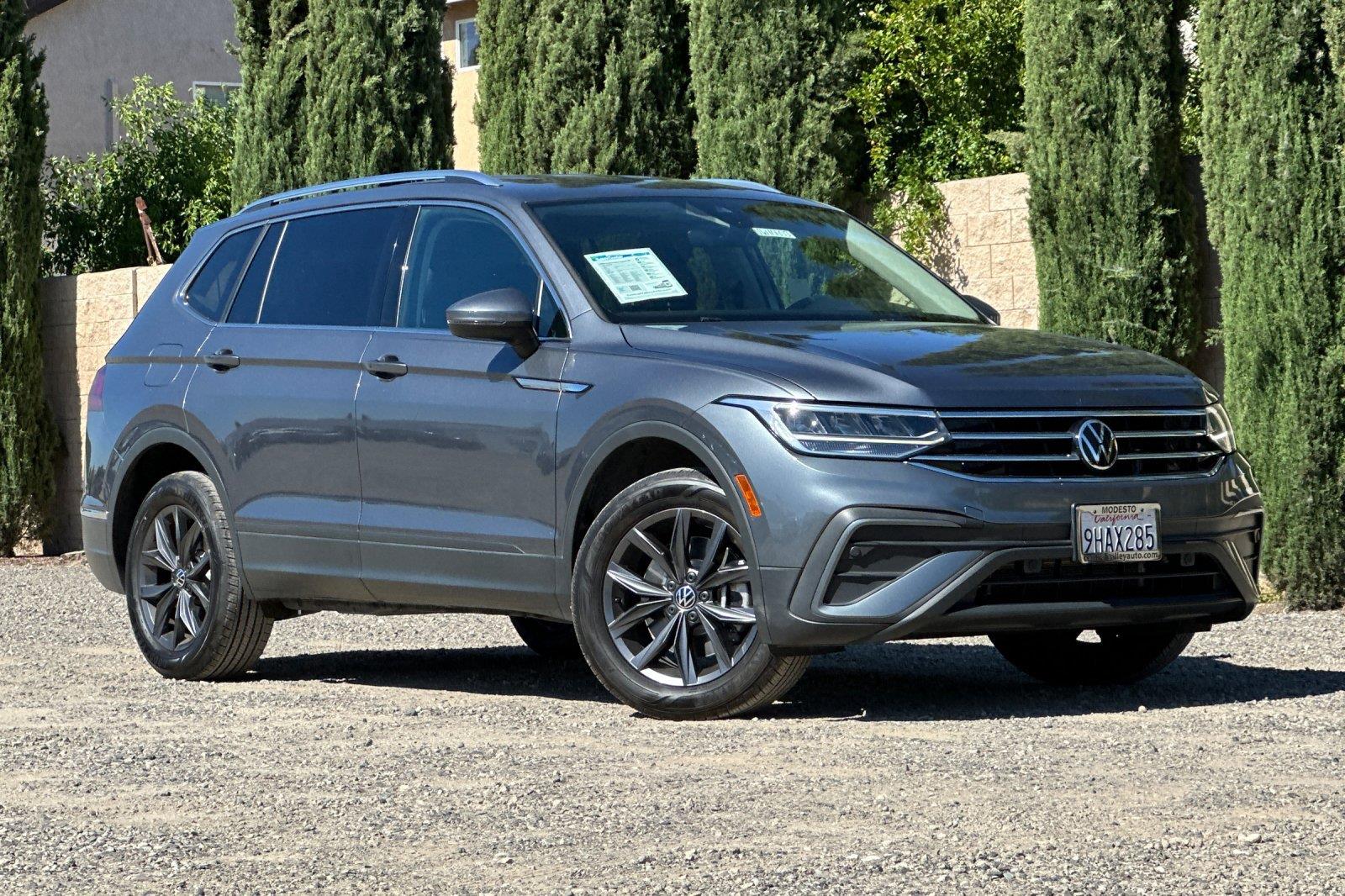 Platinum Gray Metallic 2023 Volkswagen Tiguan SUV / Crossover Front-Wheel Drive Automatic