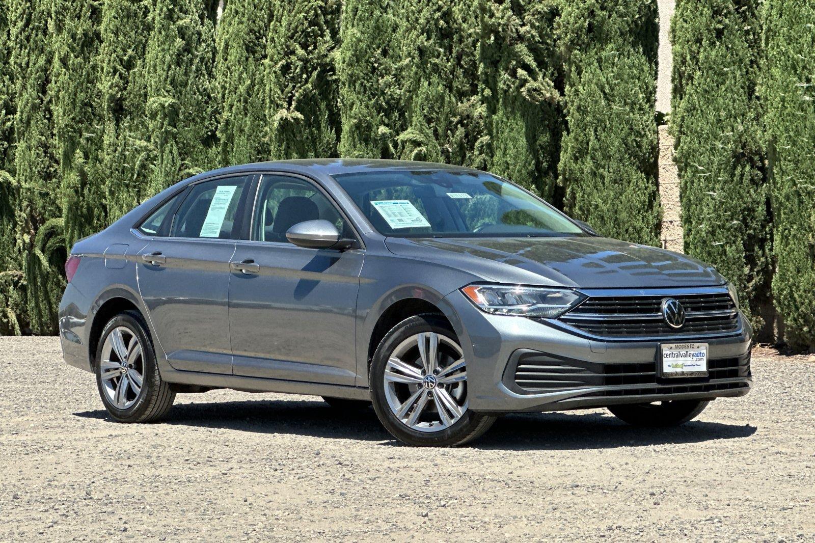 Platinum Gray Metallic 2024 Volkswagen Jetta Sedan Front-Wheel Drive Automatic