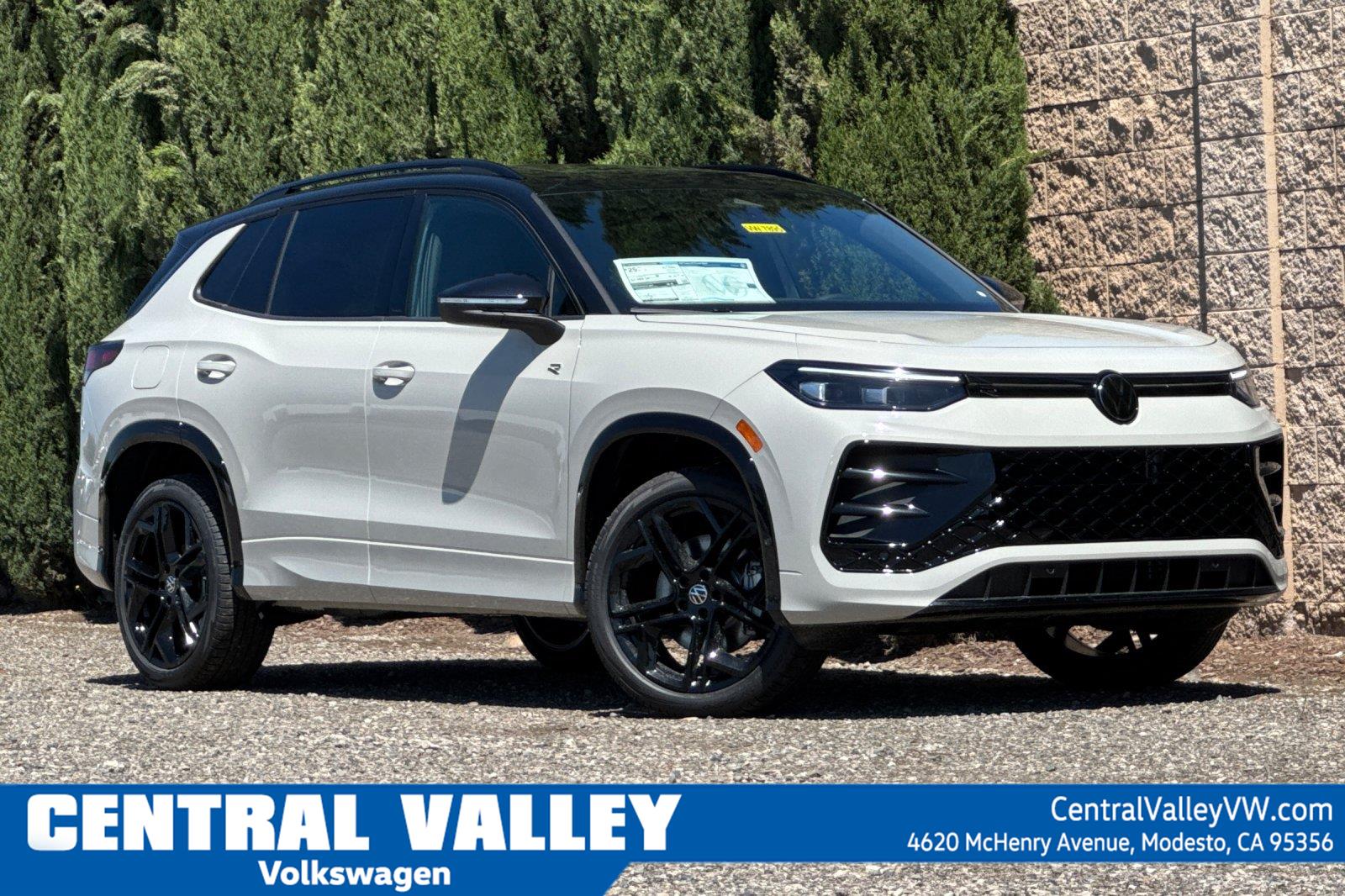 Sandstone w/Deep Black Roof 2026 Volkswagen Tiguan SUV / Crossover All-Wheel Drive Automatic