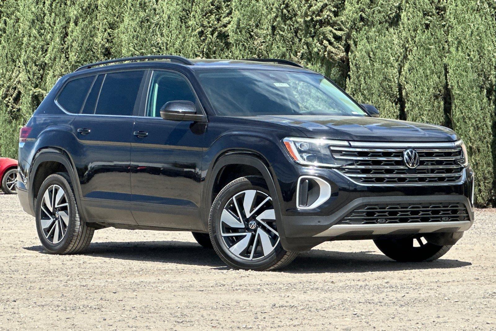 Deep Black Pearl 2024 Volkswagen Atlas SUV / Crossover Front-Wheel Drive Automatic