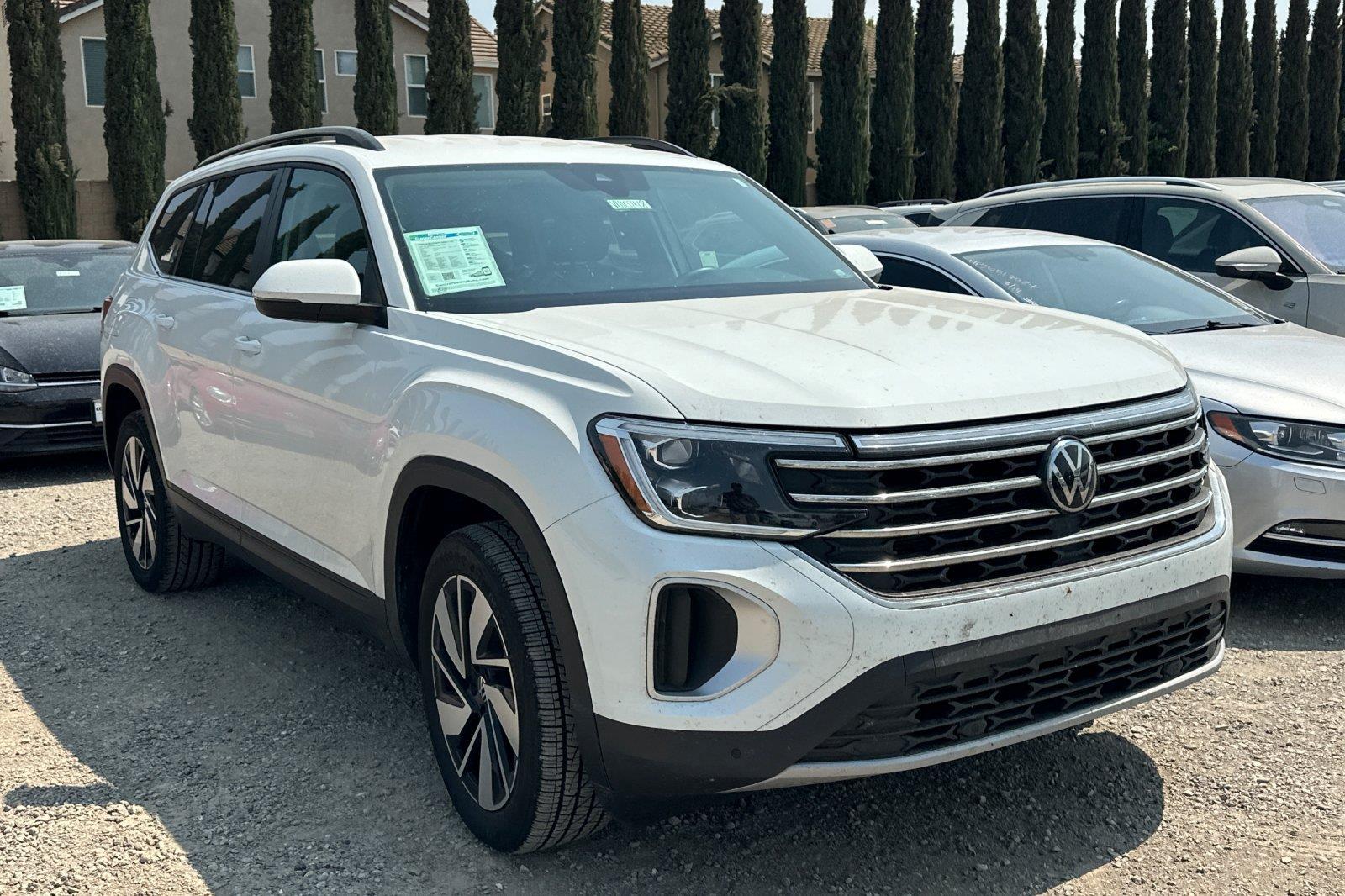 Pure White 2025 Volkswagen Atlas SUV / Crossover Front-Wheel Drive Automatic