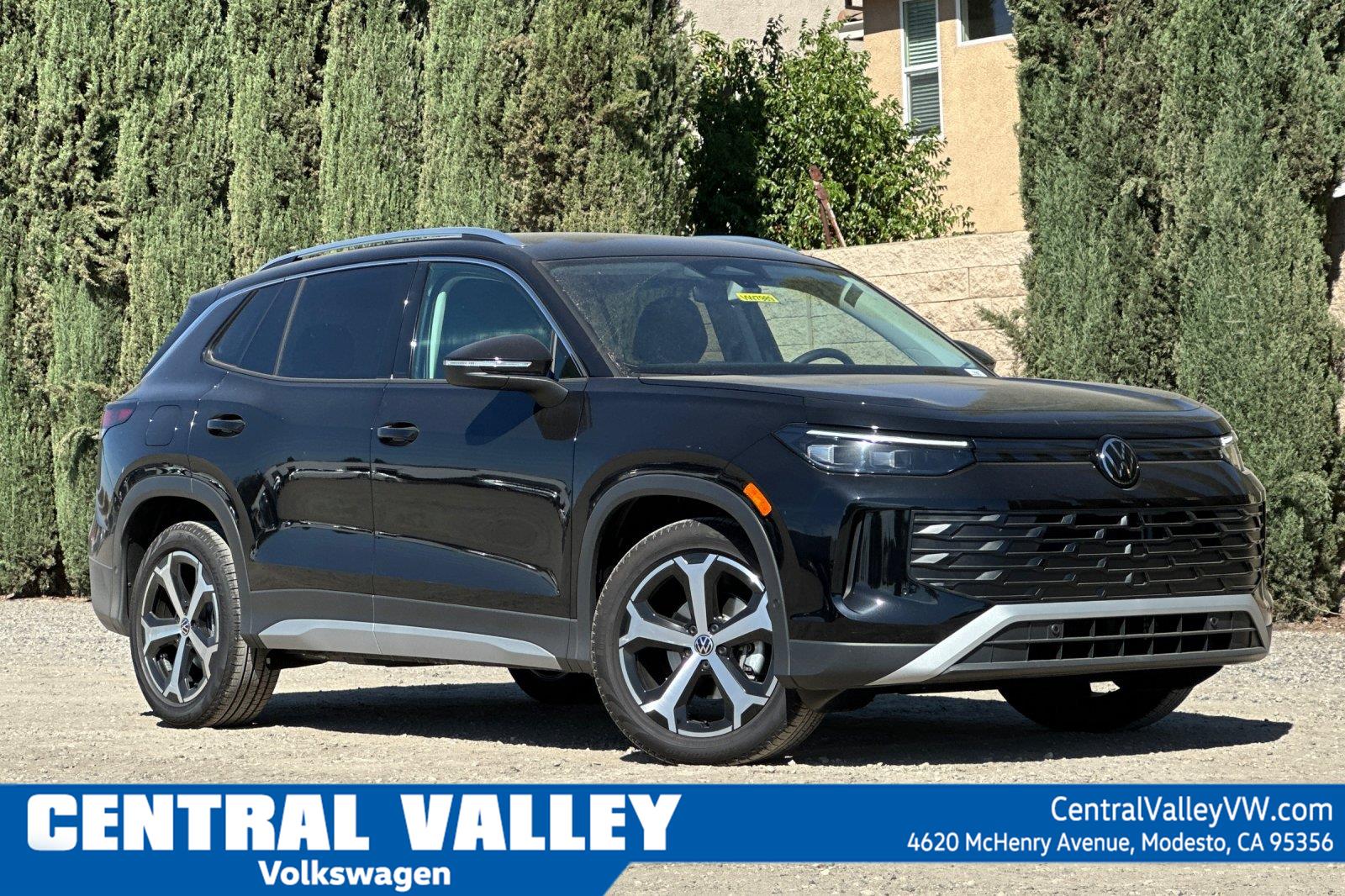 Deep Black Pearl 2026 Volkswagen Tiguan SUV / Crossover Front-Wheel Drive Automatic