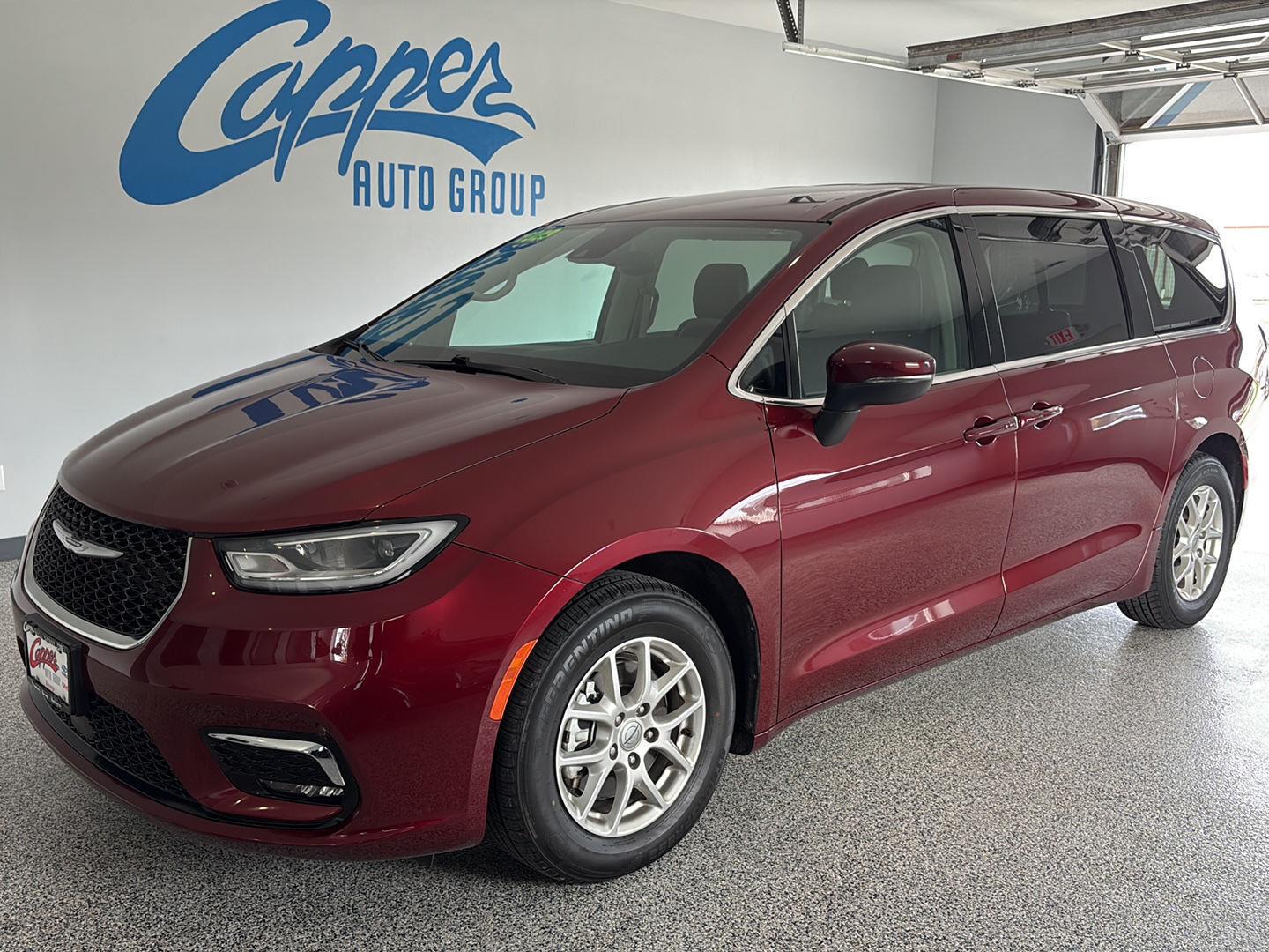 Velvet Red Pearlcoat 2023 Chrysler Pacifica Minivan Front-Wheel Drive 9-Speed Automatic
