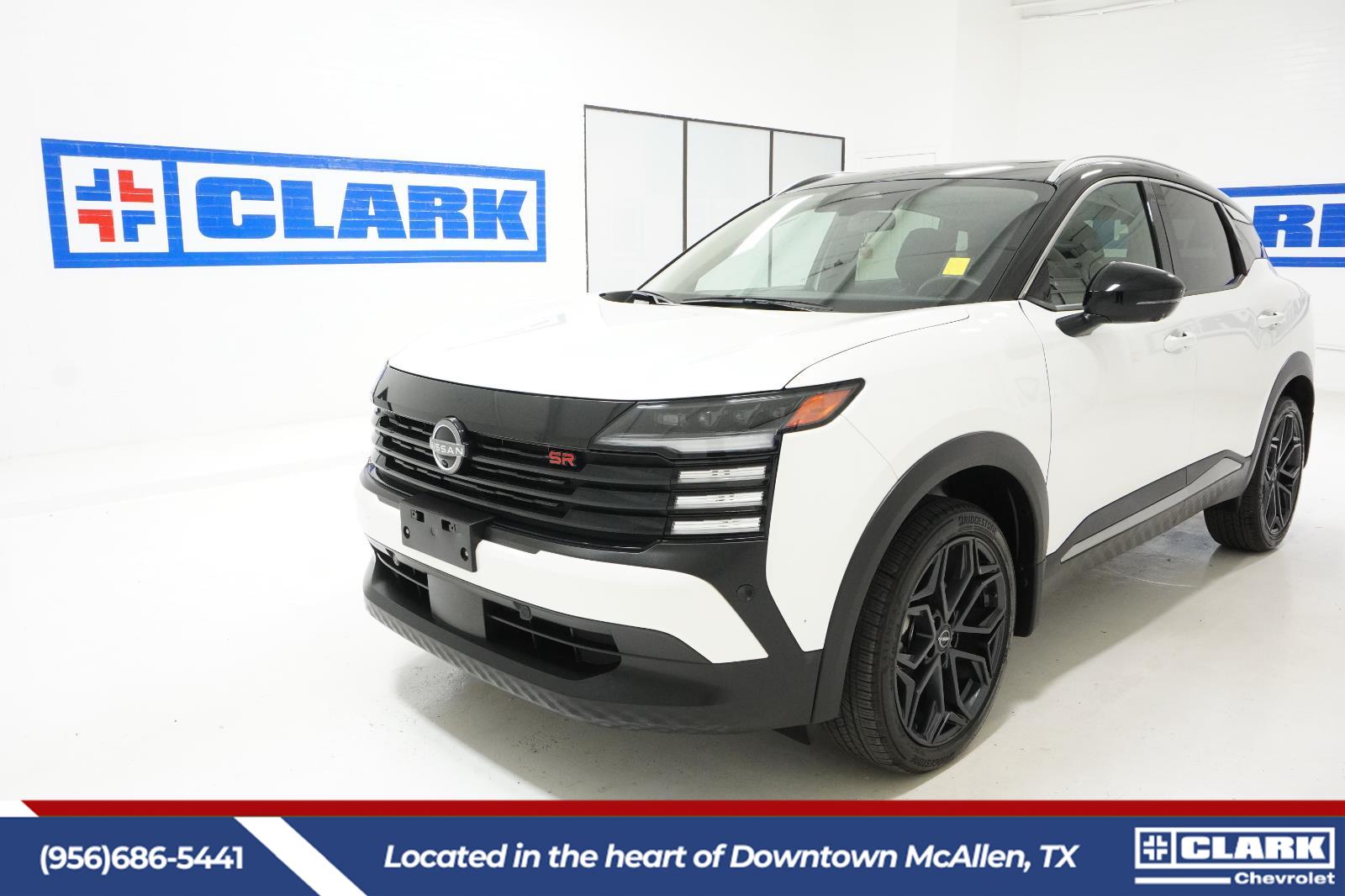 Aspen White Tricoat/Super Black 2025 Nissan Kicks SR FWD SUV / Crossover Front-Wheel Drive Continuously Variable Transmission