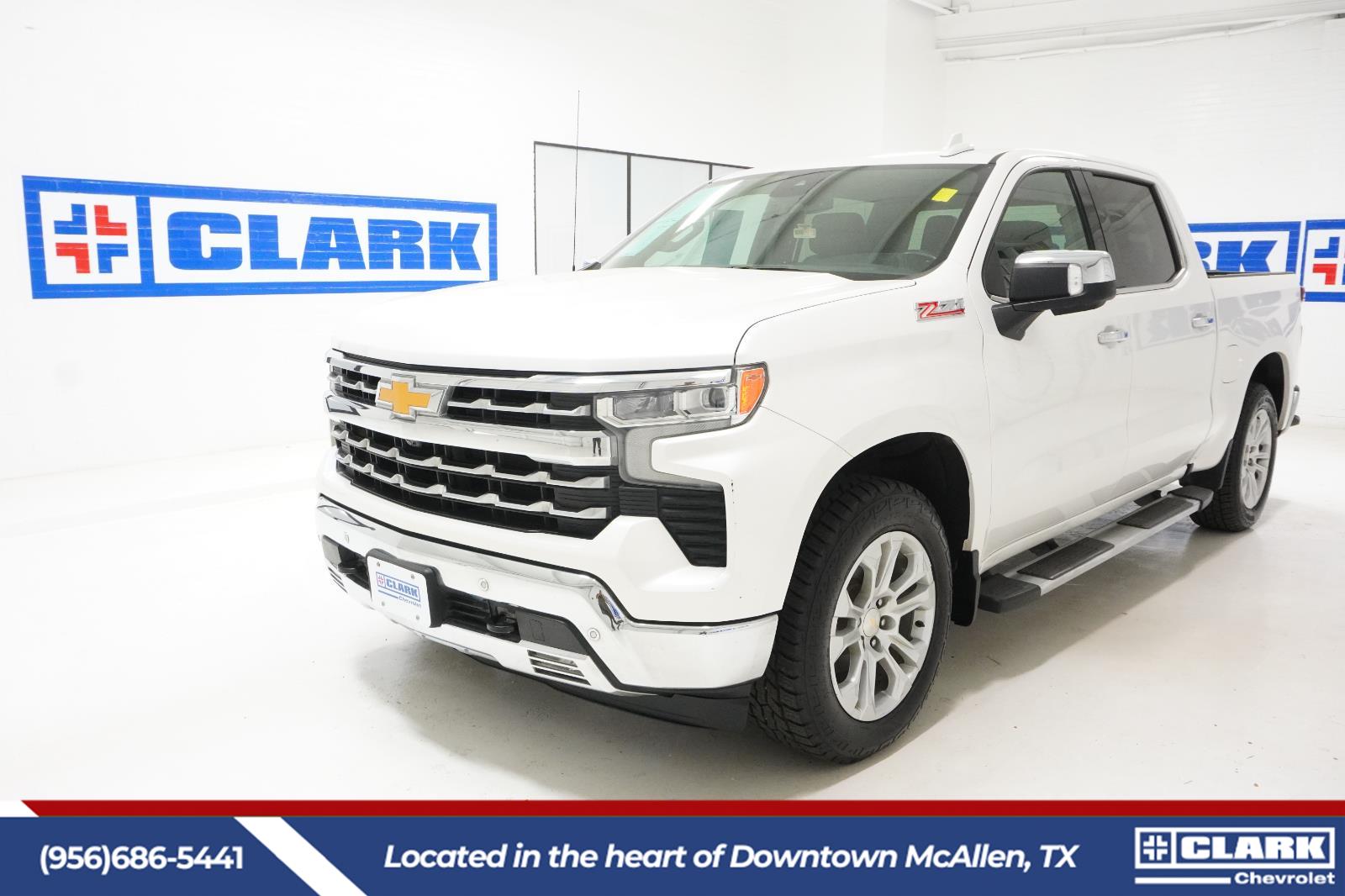 White (Iridescent Pearl Tricoat) 2022 Chevrolet Silverado 1500 LTZ Crew Cab 4WD Pickup Truck Four-Wheel Drive Automatic