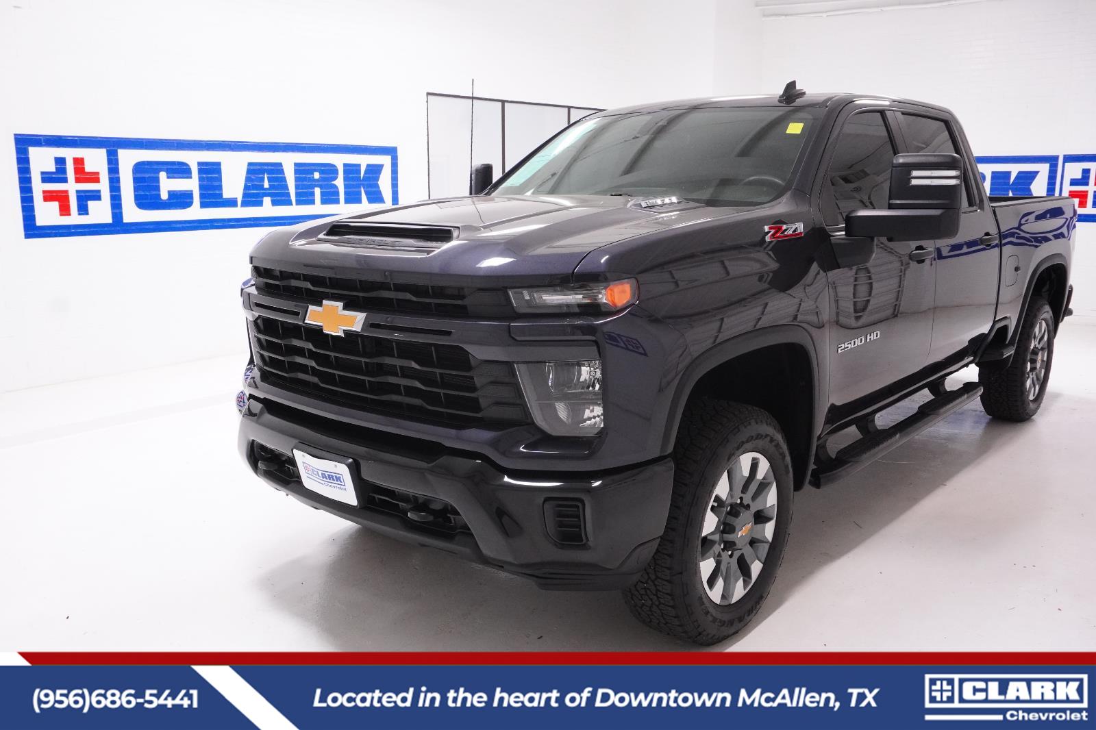 Dark Ash Metallic 2024 Chevrolet Silverado 2500HD Custom Crew Cab 4WD Pickup Truck Four-Wheel Drive Automatic