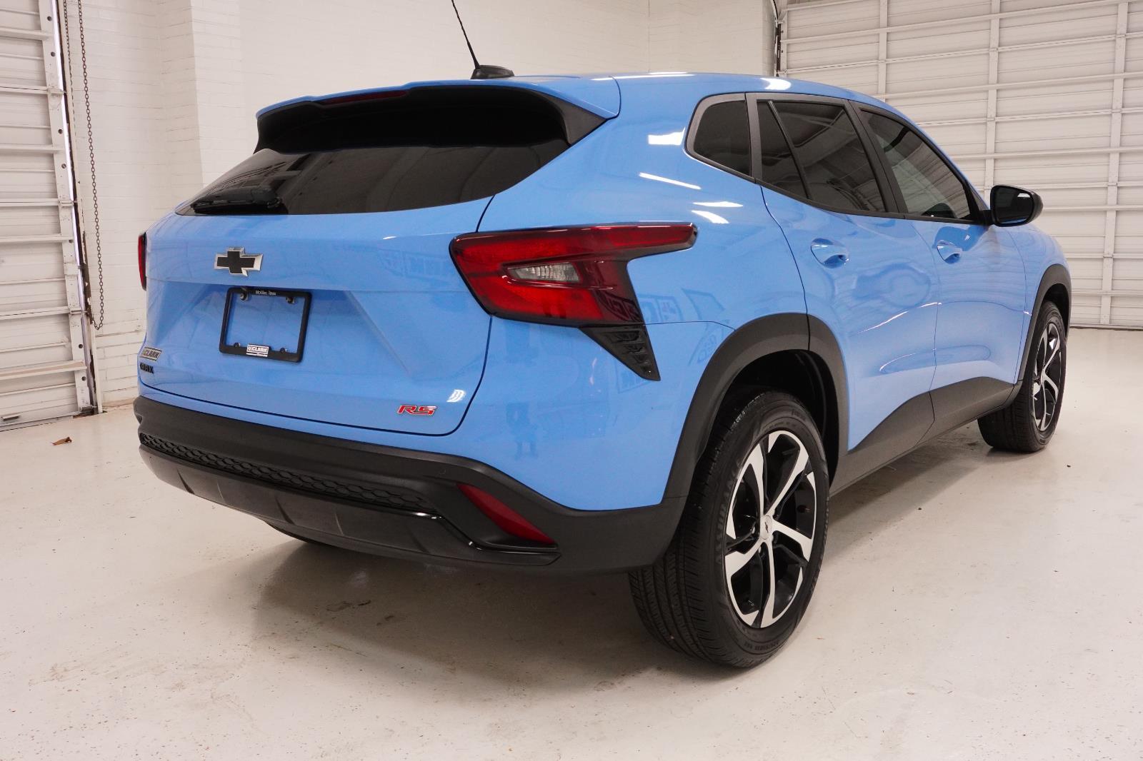 View vehicle photo 5