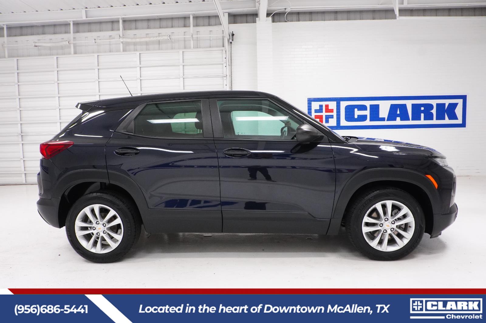 View vehicle photo 4