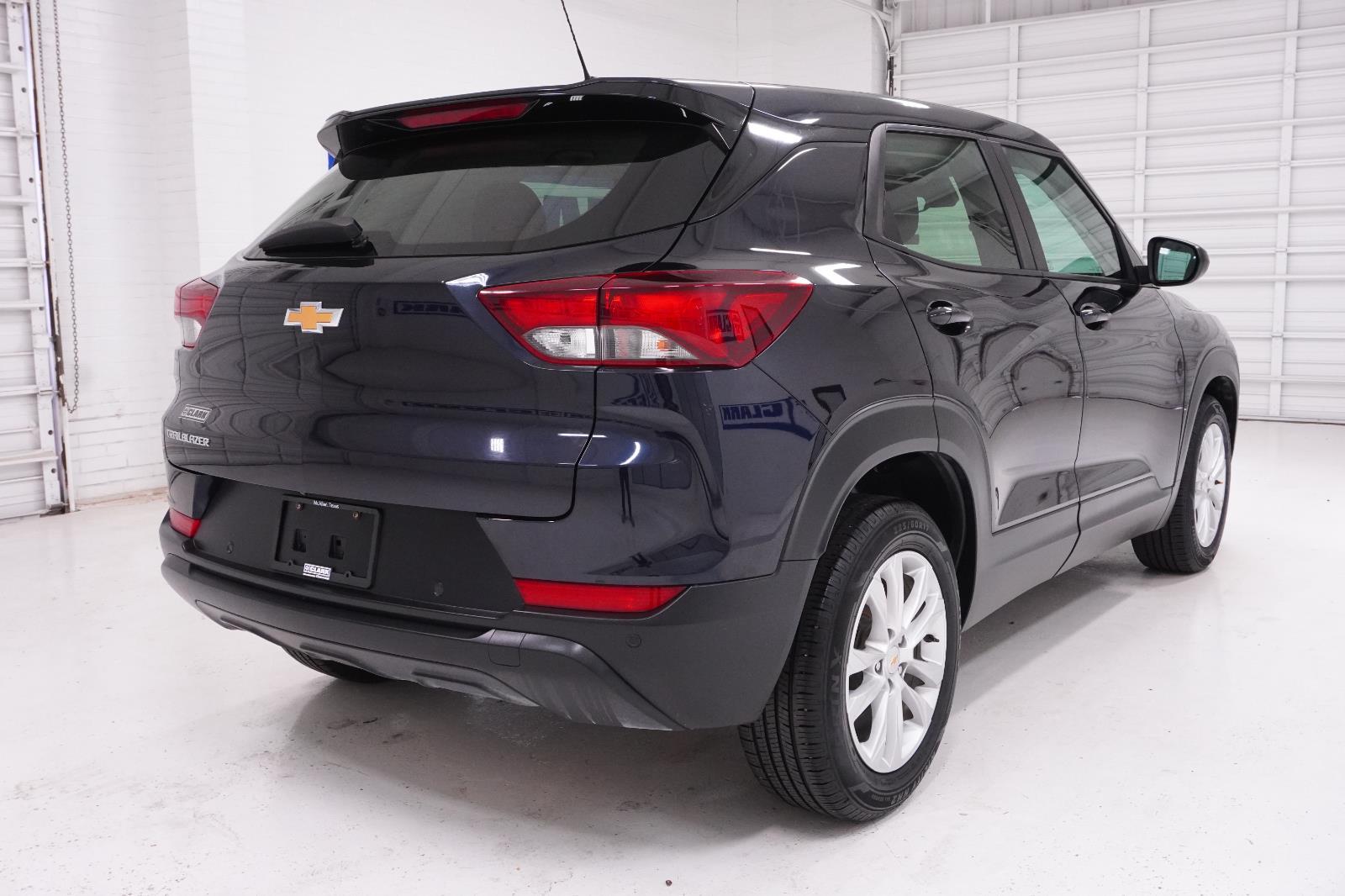 View vehicle photo 5