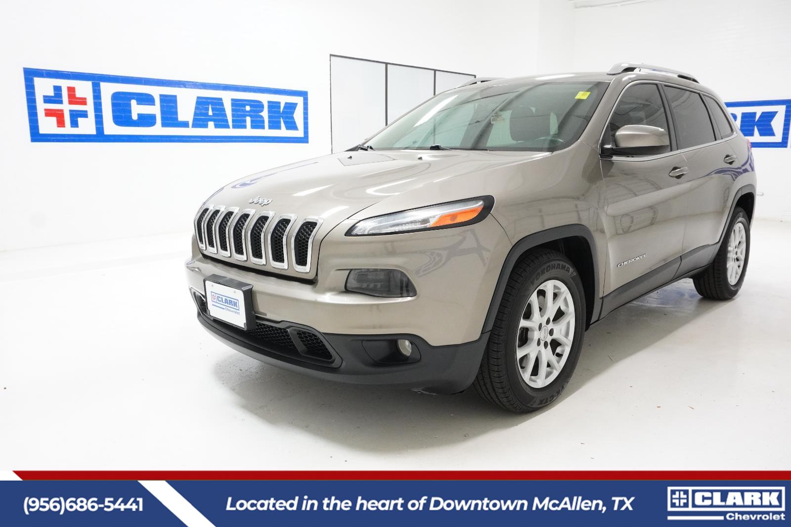 Light Brownstone Pearlcoat 2016 Jeep Cherokee Latitude FWD SUV / Crossover Front-Wheel Drive 9-Speed Automatic