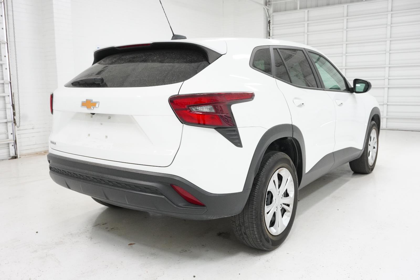 View vehicle photo 5