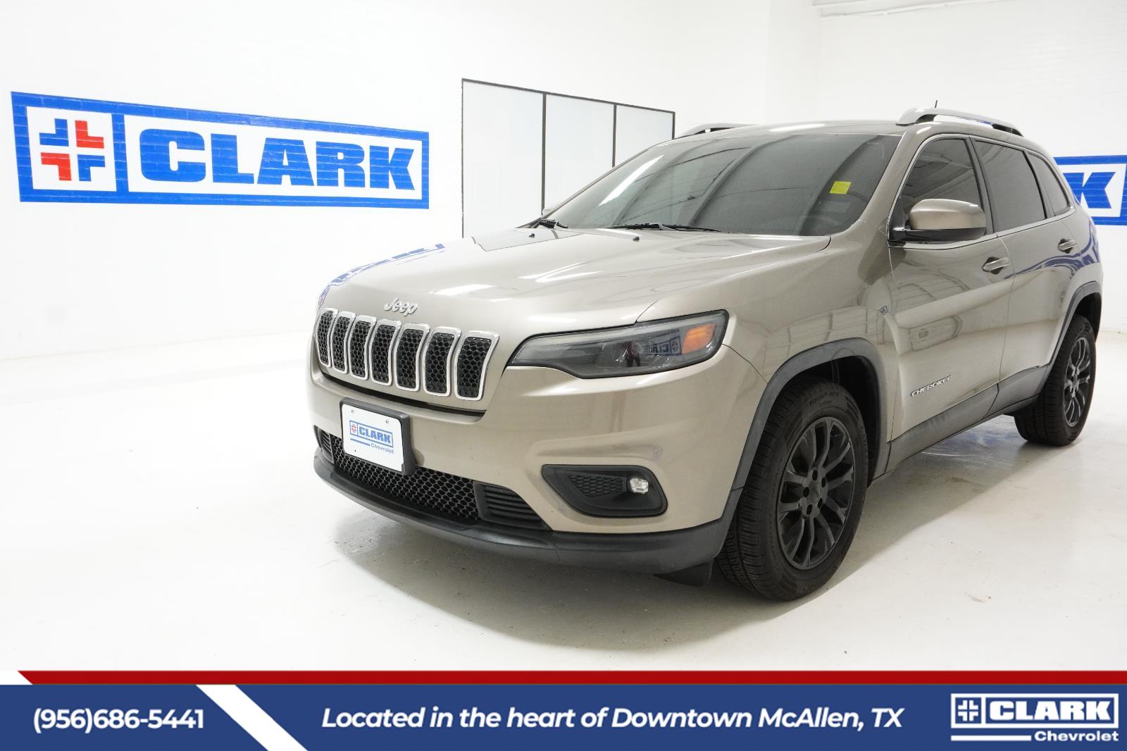 Light Brownstone Pearlcoat 2019 Jeep Cherokee Latitude FWD SUV / Crossover Front-Wheel Drive 9-Speed Automatic