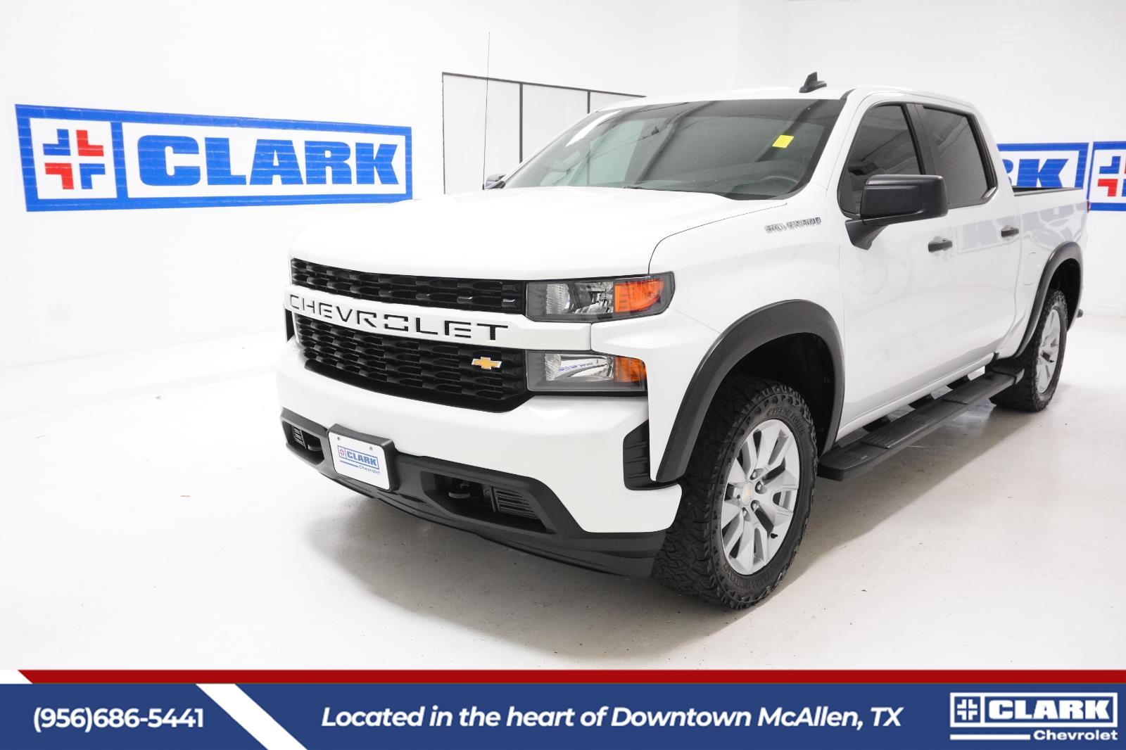 Summit White 2022 Chevrolet Silverado 1500 Custom Crew Cab RWD Pickup Truck 4X2 8-Speed Automatic