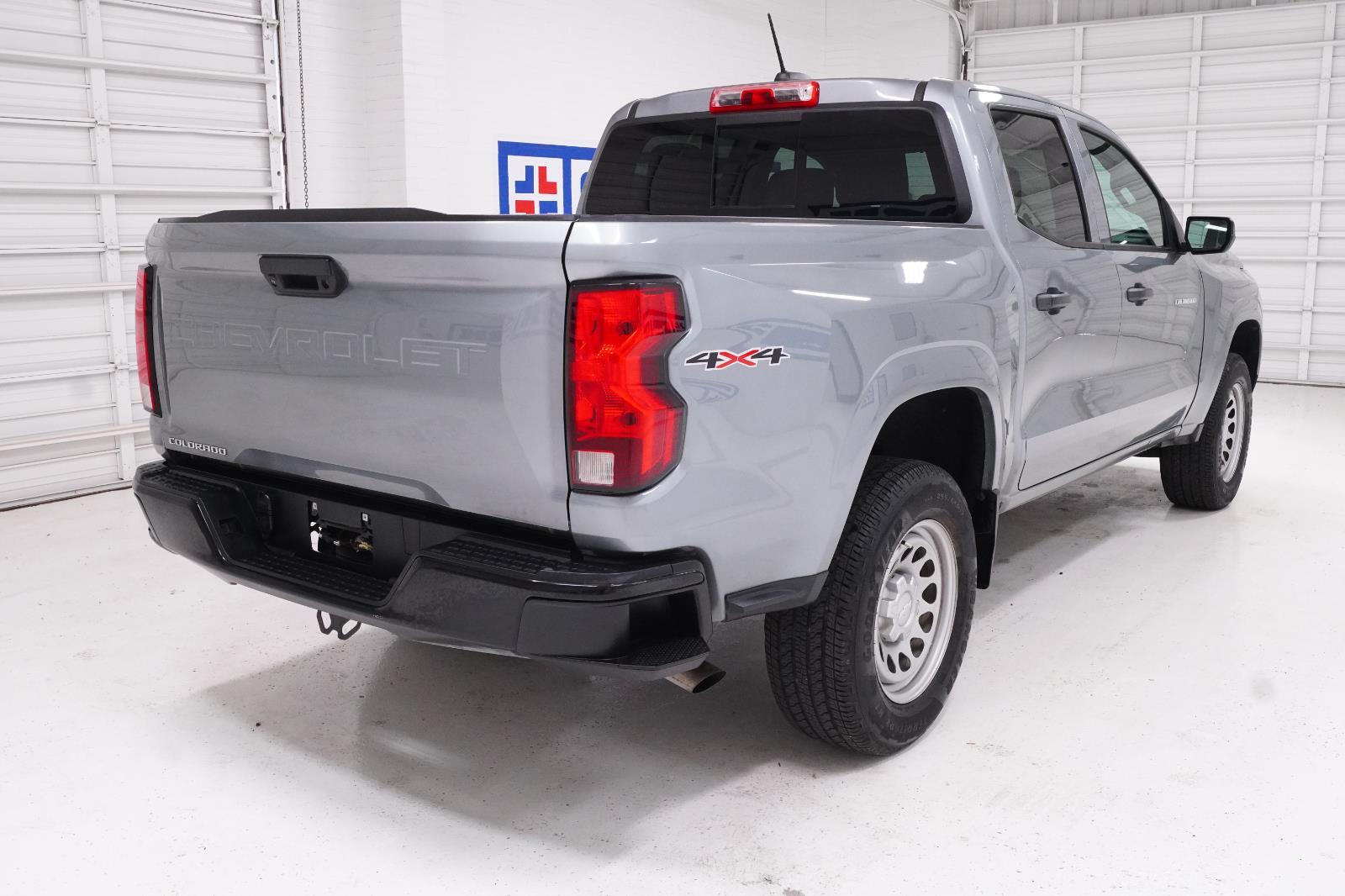 View vehicle photo 5