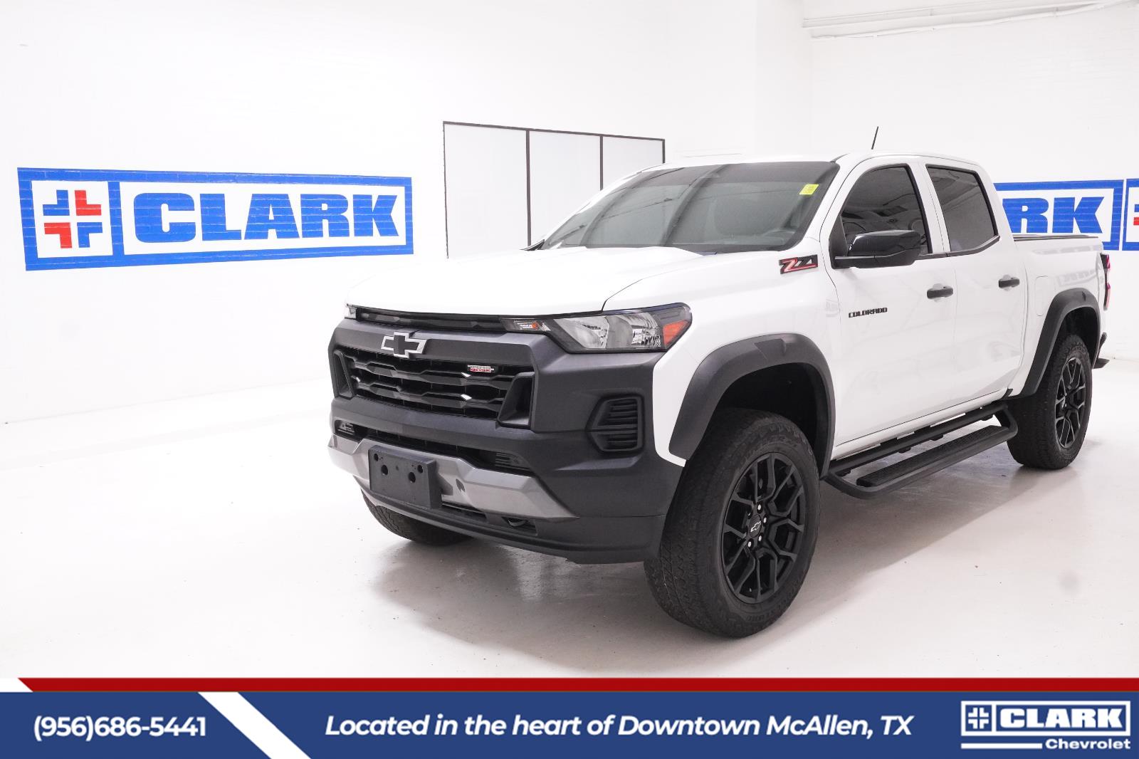 Summit White 2023 Chevrolet Colorado Trail Boss Crew Cab 4WD Pickup Truck Four-Wheel Drive 8-Speed Automatic