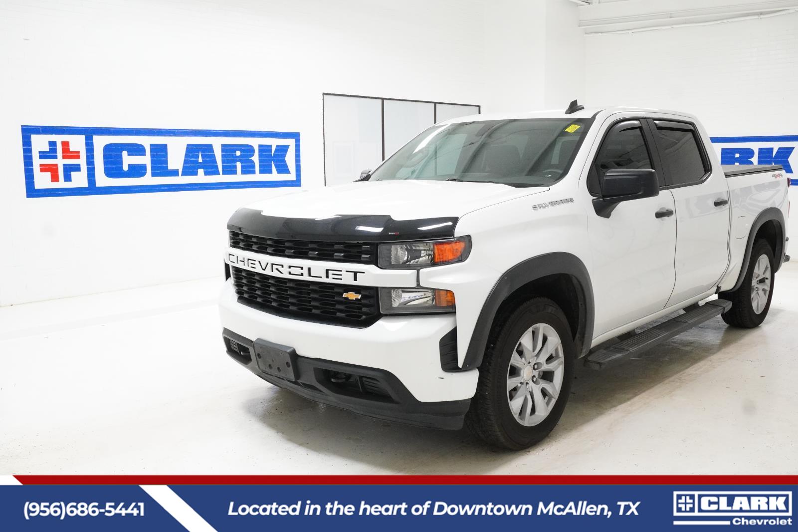 Summit White 2022 Chevrolet Silverado 1500 Custom Crew Cab 4WD Pickup Truck Four-Wheel Drive 8-Speed Automatic