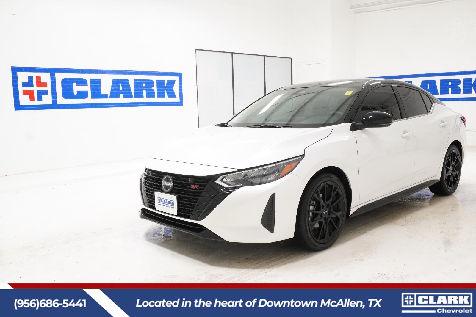 Aspen White Tricoat/Super Black 2025 Nissan Sentra SR FWD Sedan Front-Wheel Drive Continuously Variable Transmission