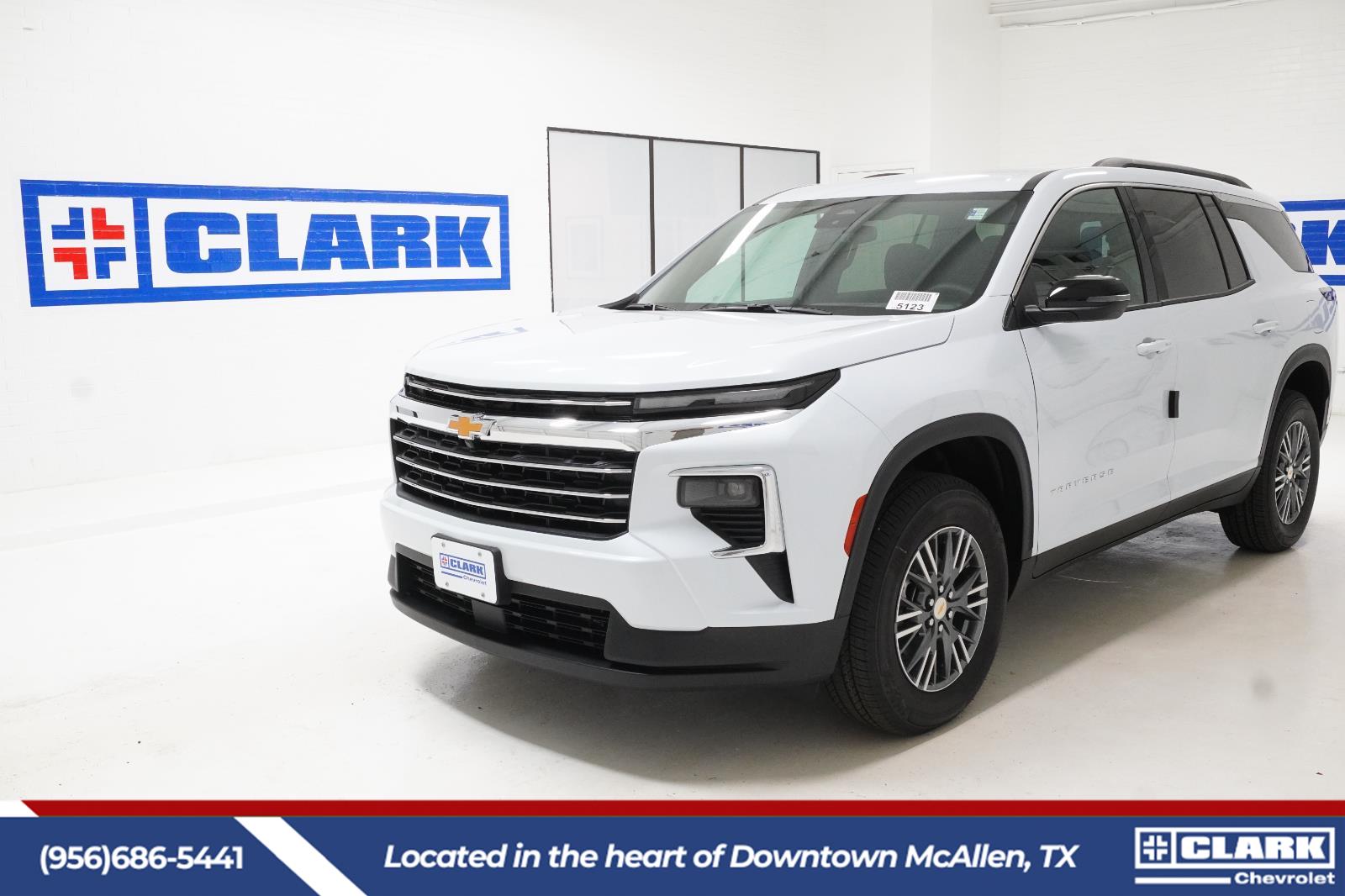Polar White Tricoat 2026 Chevrolet Traverse SUV / Crossover Front-Wheel Drive 8-Speed Automatic