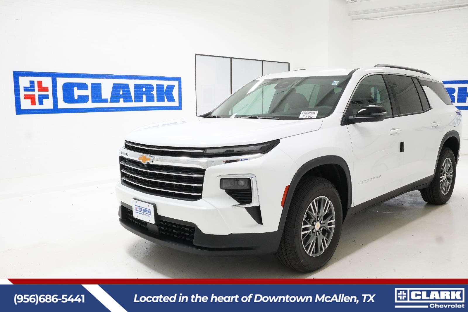 Summit White 2026 Chevrolet Traverse SUV / Crossover Front-Wheel Drive 8-Speed Automatic