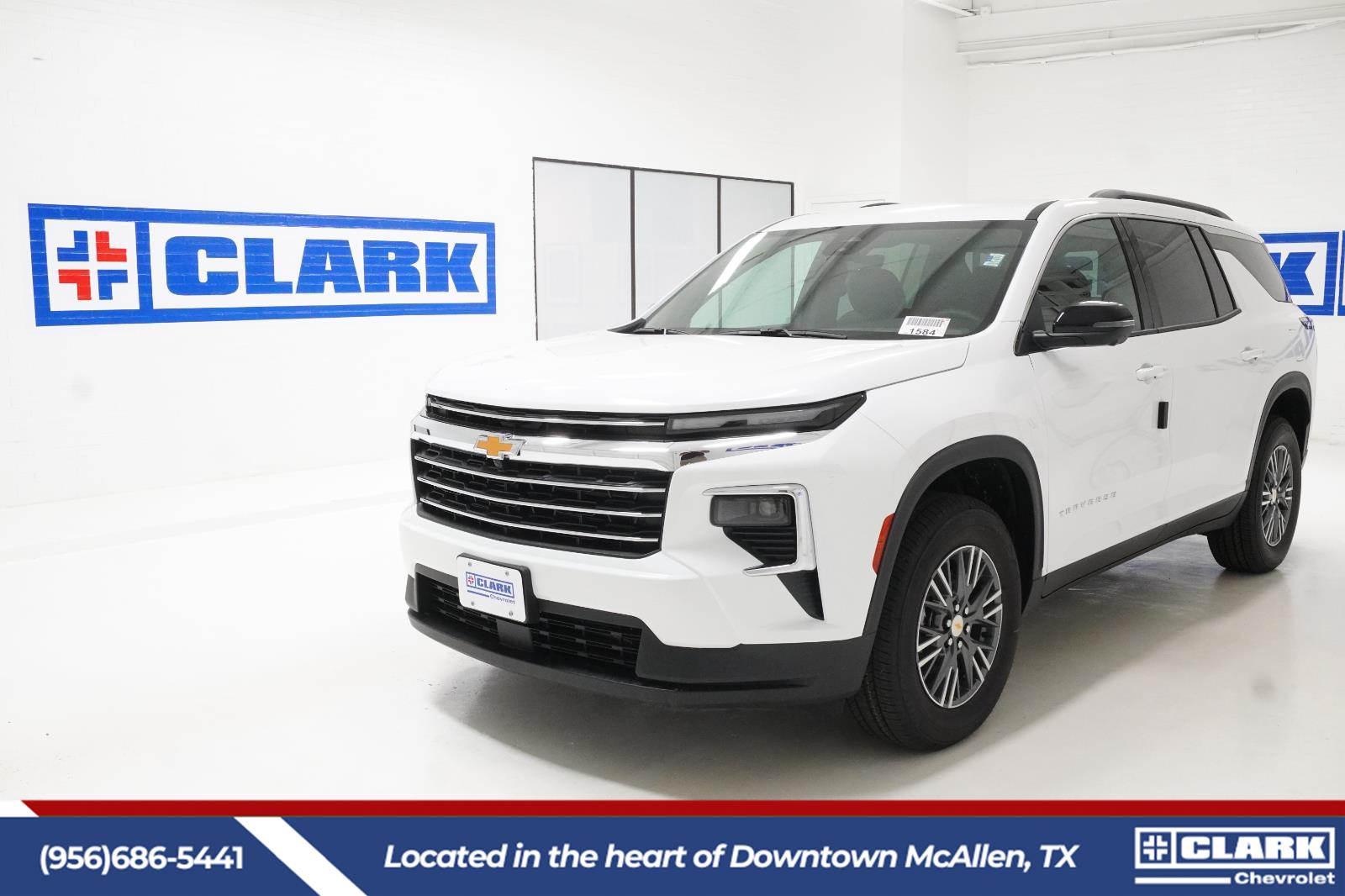 Summit White 2026 Chevrolet Traverse SUV / Crossover Front-Wheel Drive 8-Speed Automatic