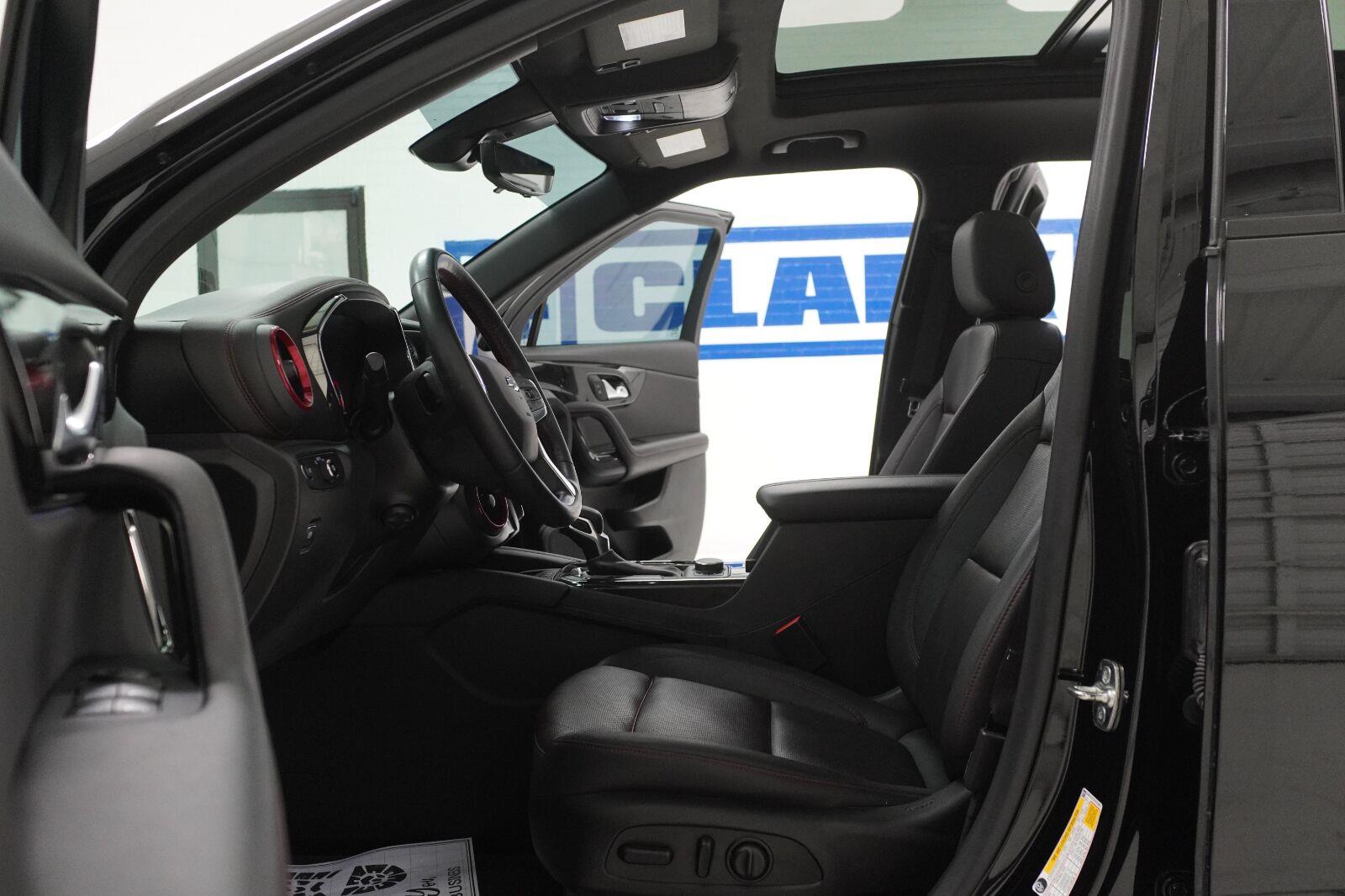 View vehicle photo 5