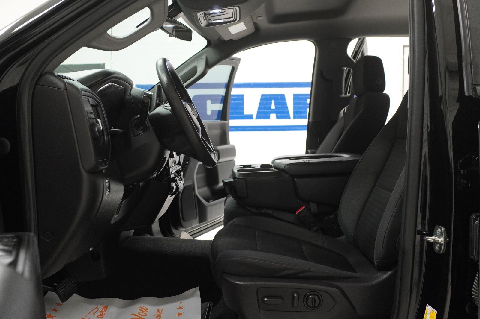 View vehicle photo 5