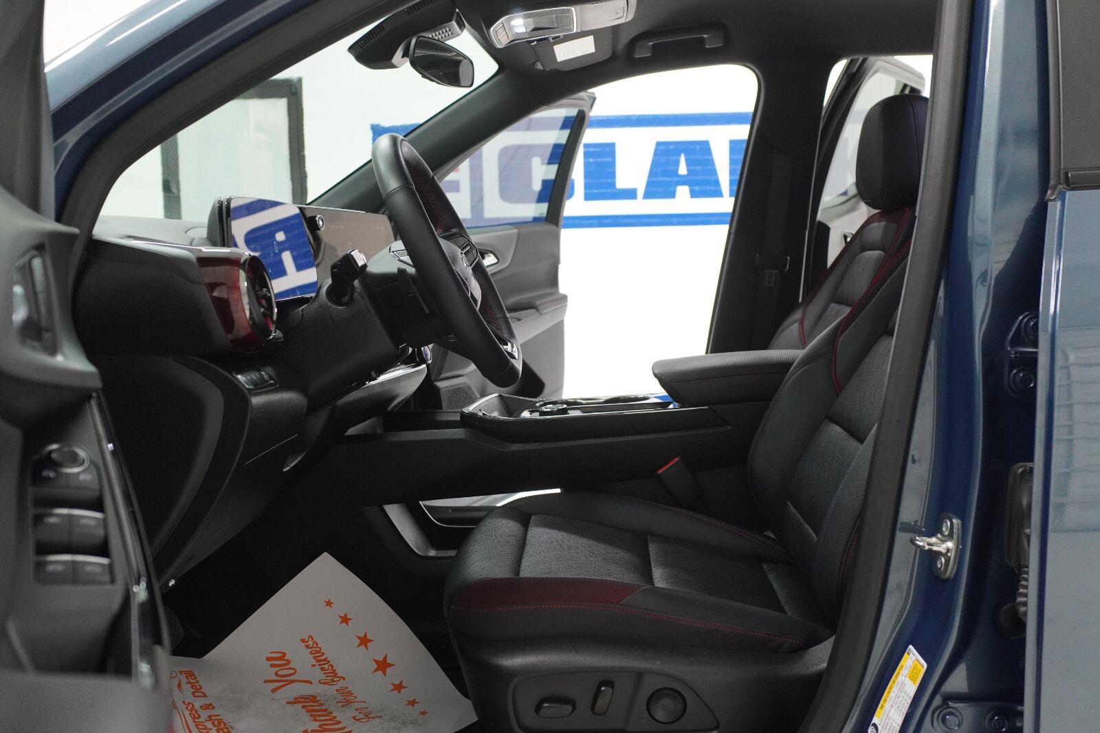 View vehicle photo 5