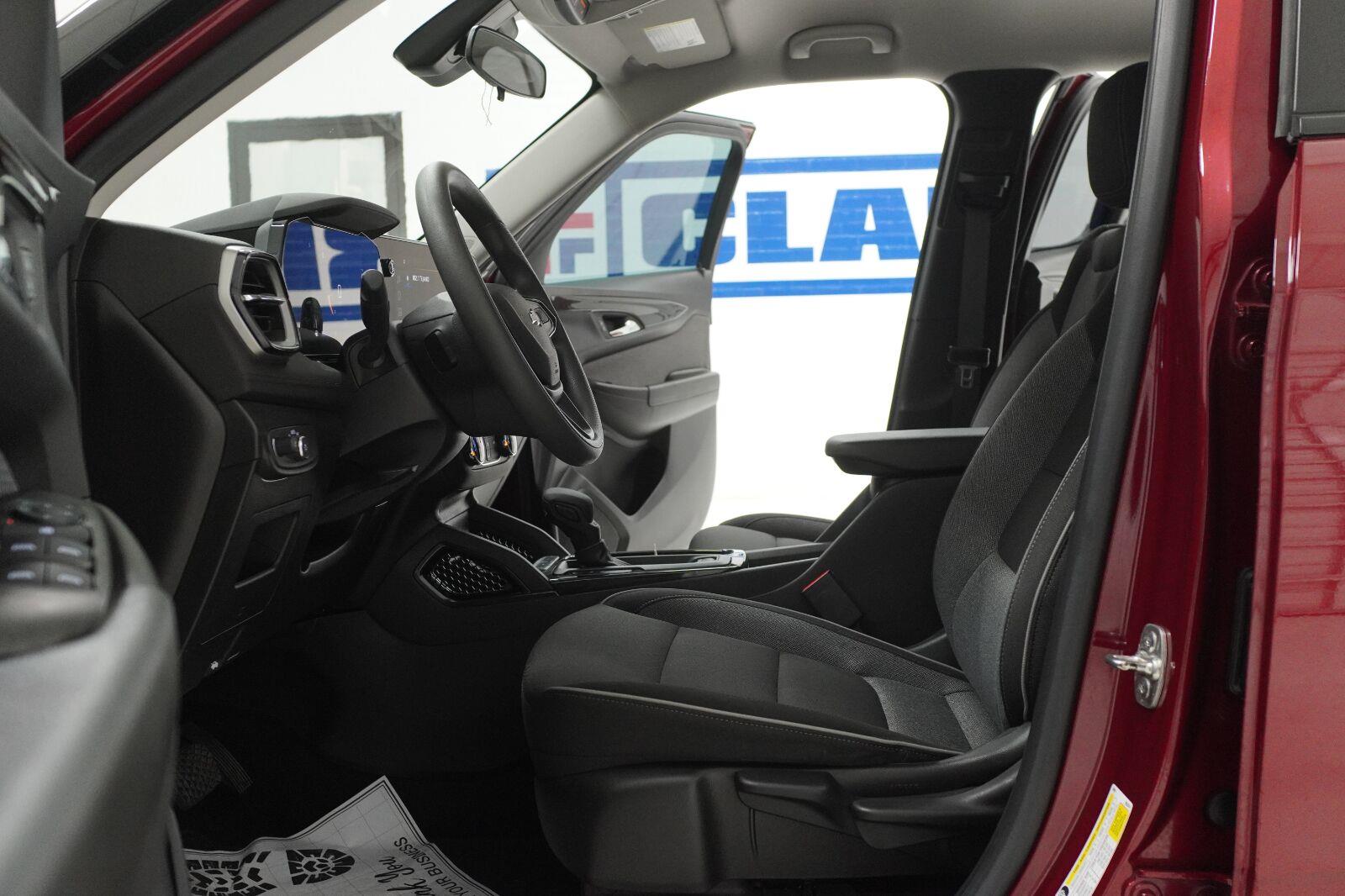 View vehicle photo 5