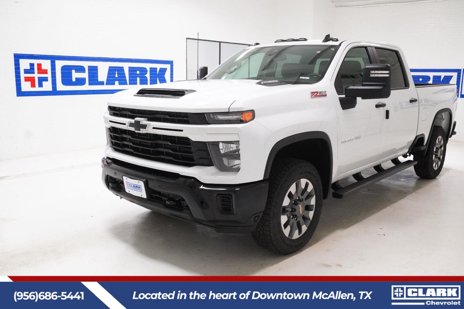 Summit White 2026 Chevrolet Silverado 2500HD Pickup Truck Four-Wheel Drive Automatic