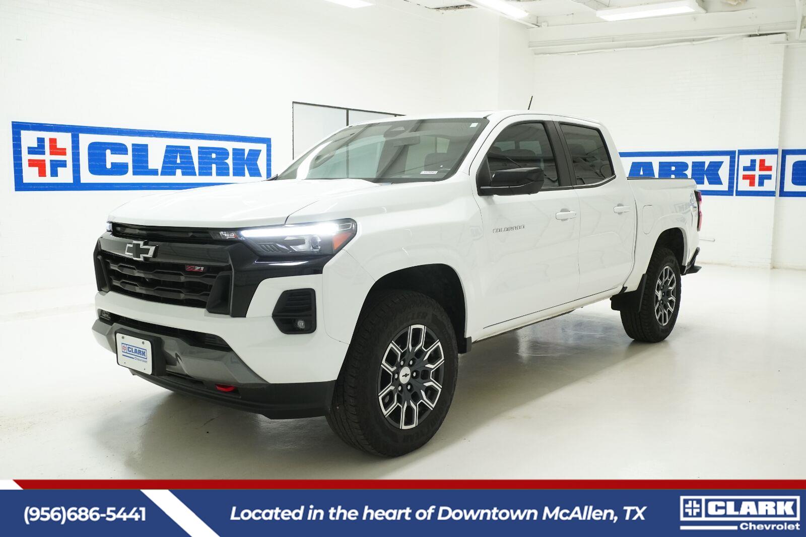 Summit White 2023 Chevrolet Colorado Pickup Truck Four-Wheel Drive 8-Speed Automatic