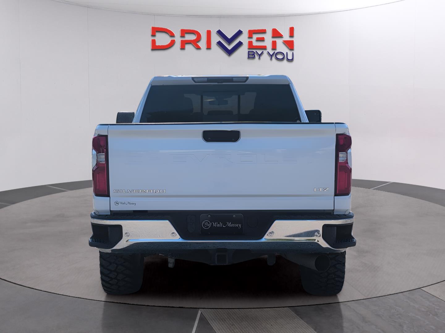 View vehicle photo 4