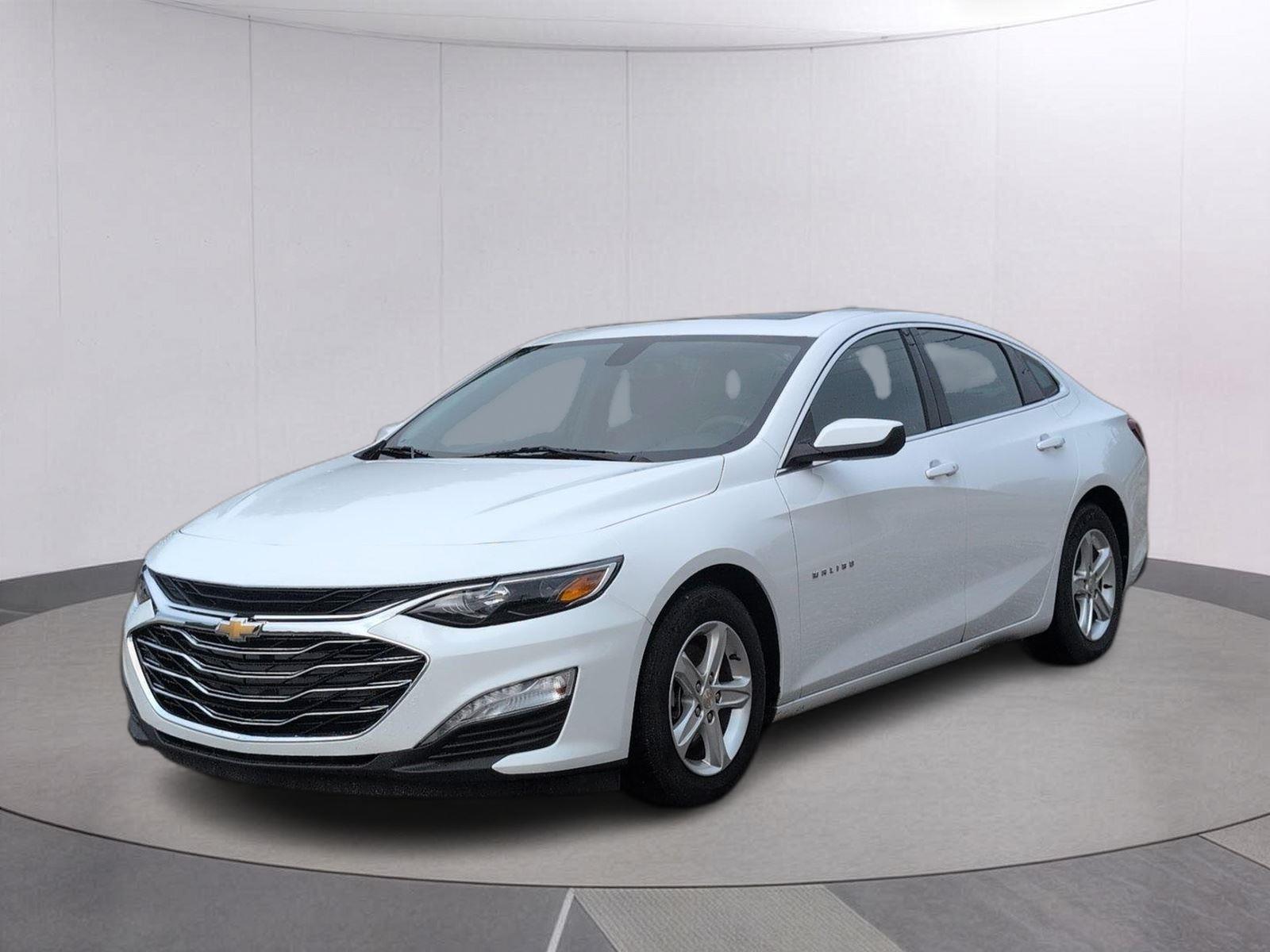 Summit White 2022 Chevrolet Malibu Sedan Front-Wheel Drive Continuously Variable Transmission