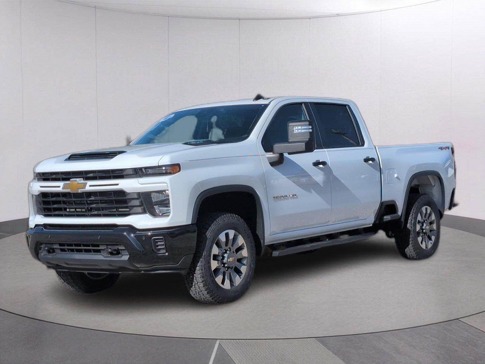 Summit White 2026 Chevrolet Silverado 2500HD Pickup Truck Four-Wheel Drive Automatic