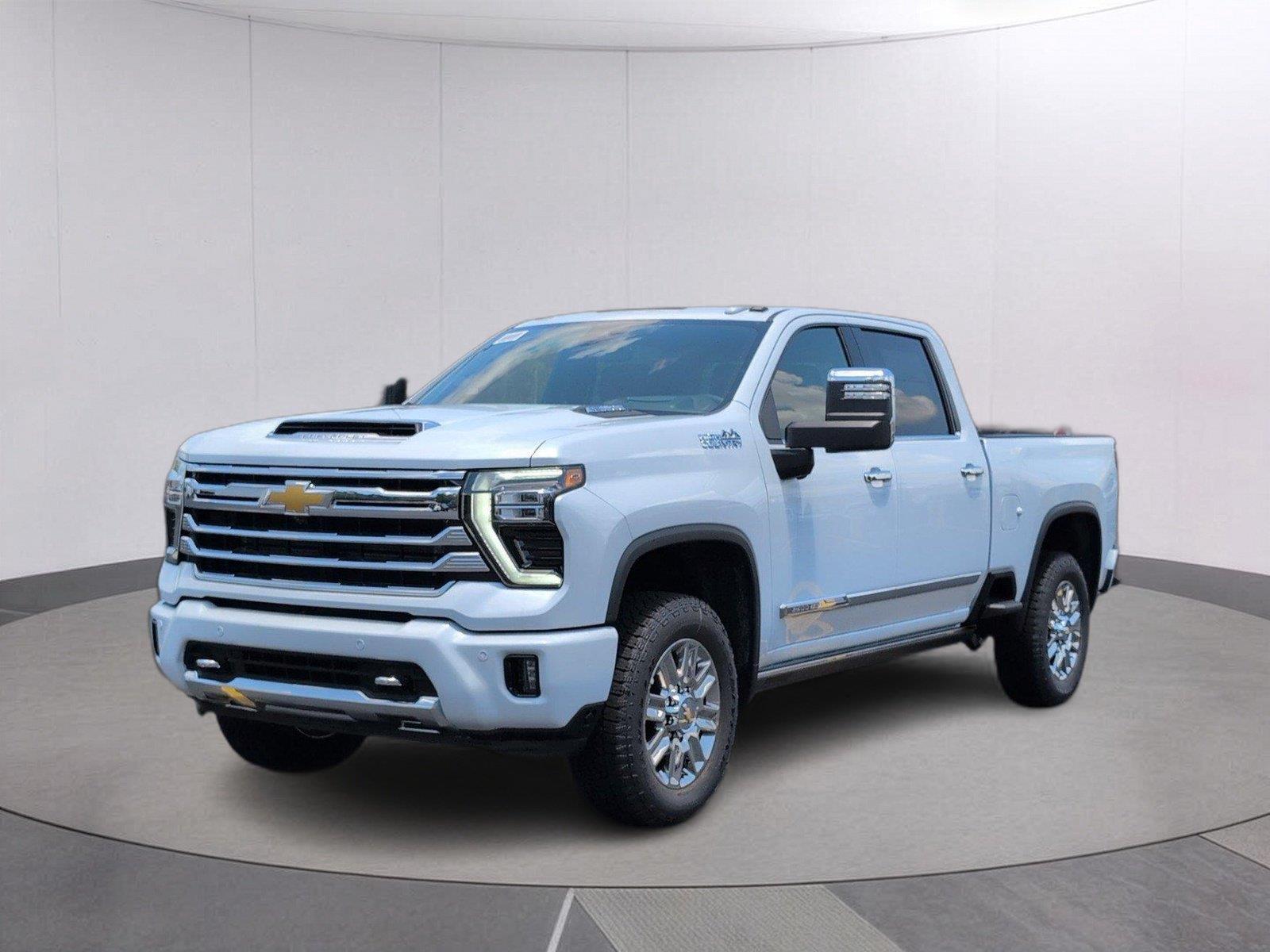 Polar White Tricoat 2026 Chevrolet Silverado 2500HD Pickup Truck Four-Wheel Drive Automatic