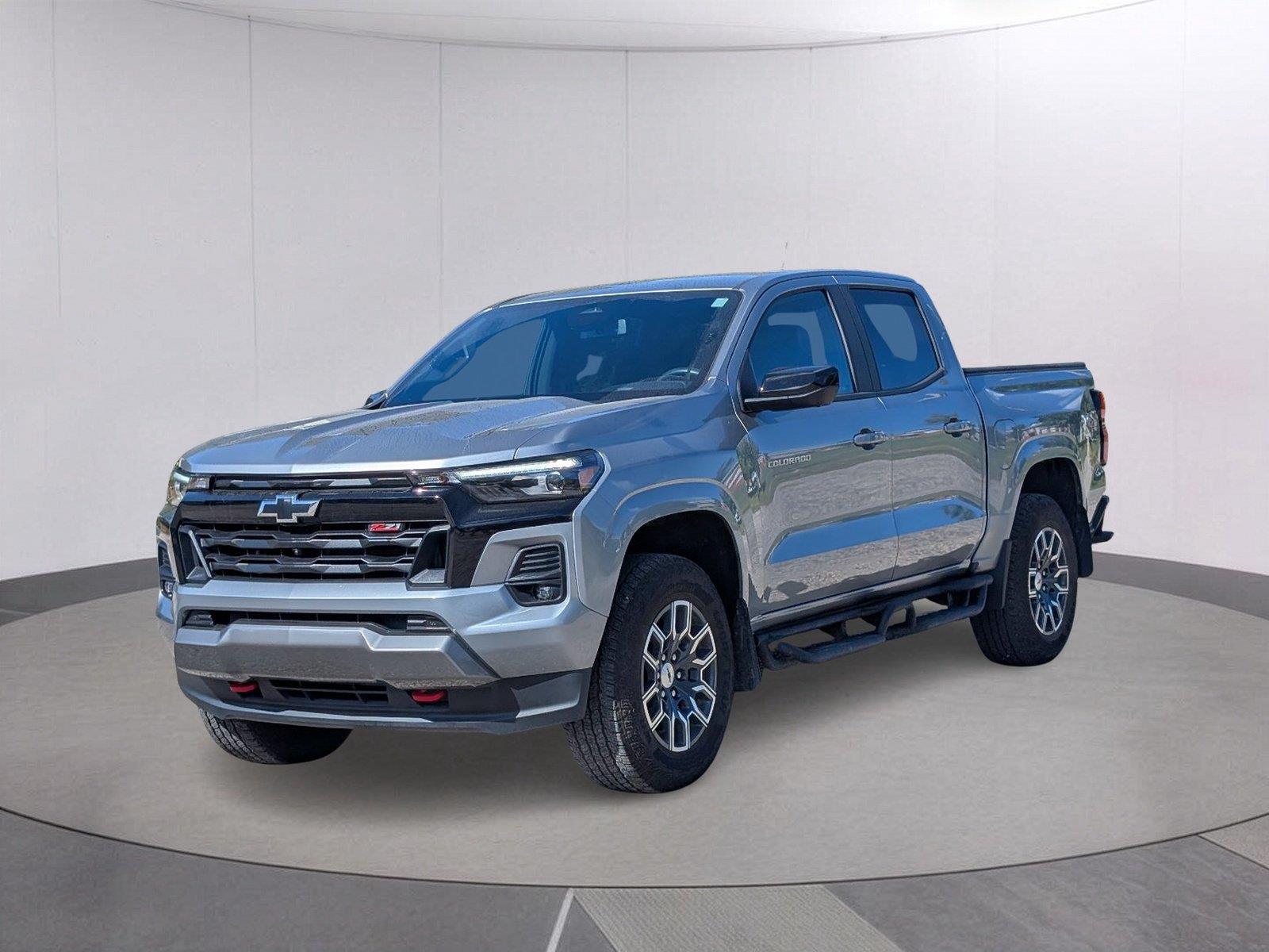 Sterling Gray Metallic 2024 Chevrolet Colorado Pickup Truck Four-Wheel Drive 8-Speed Automatic