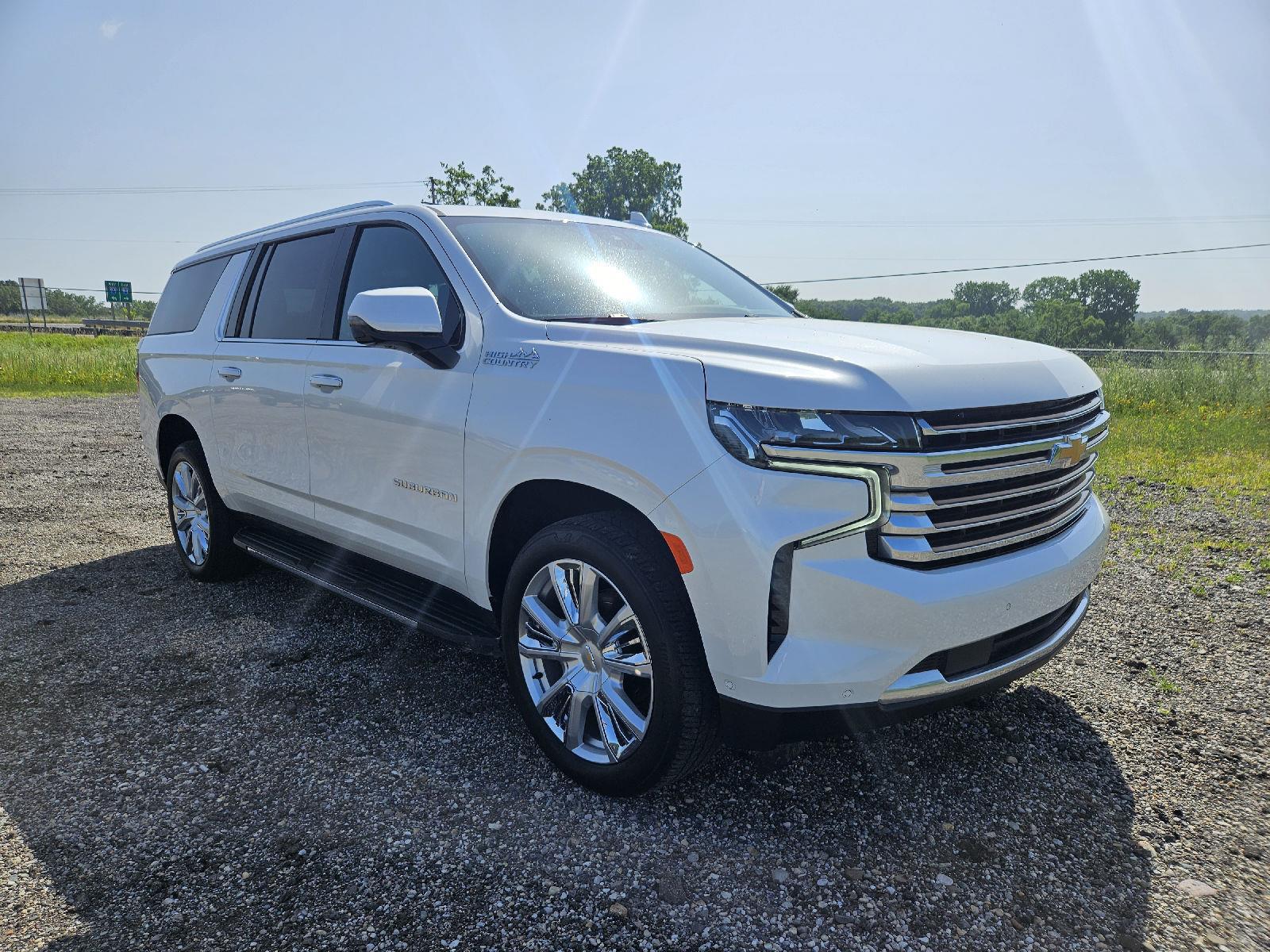 White (Iridescent Pearl Tricoat) 2023 Chevrolet Suburban SUV / Crossover Four-Wheel Drive Automatic
