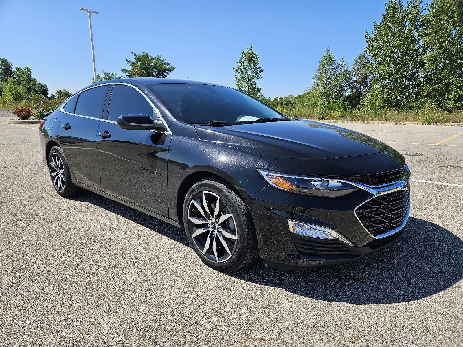 Mosaic Black Metallic 2022 Chevrolet Malibu Sedan Front-Wheel Drive Continuously Variable Transmission
