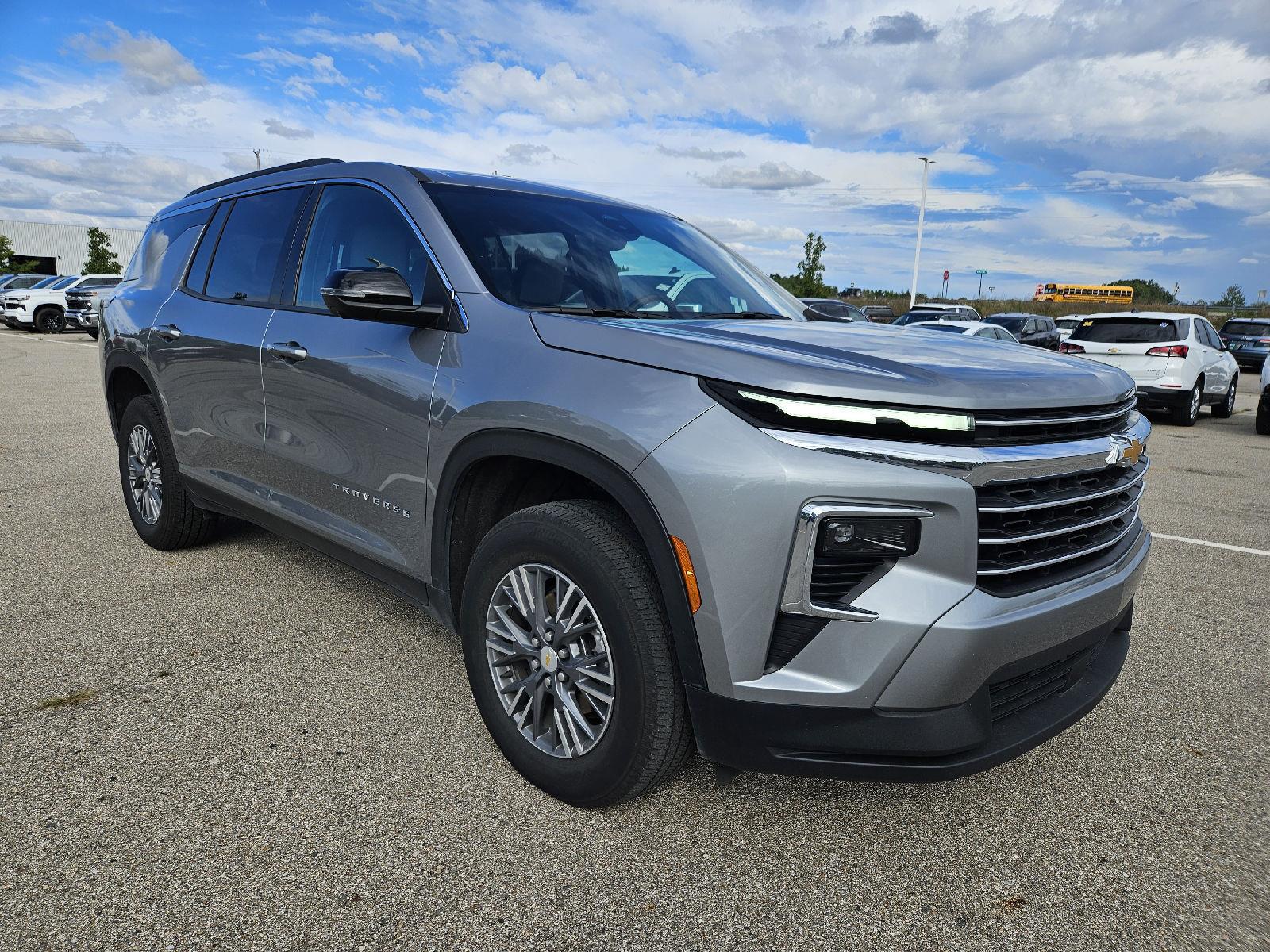 Sterling Gray Metallic 2026 Chevrolet Traverse SUV / Crossover Front-Wheel Drive 8-Speed Automatic