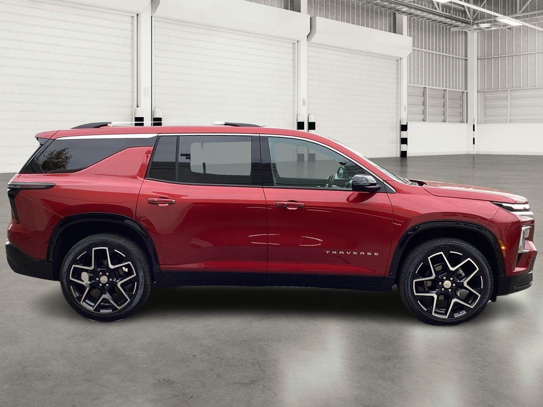 Used 2025 Chevrolet Traverse SUV