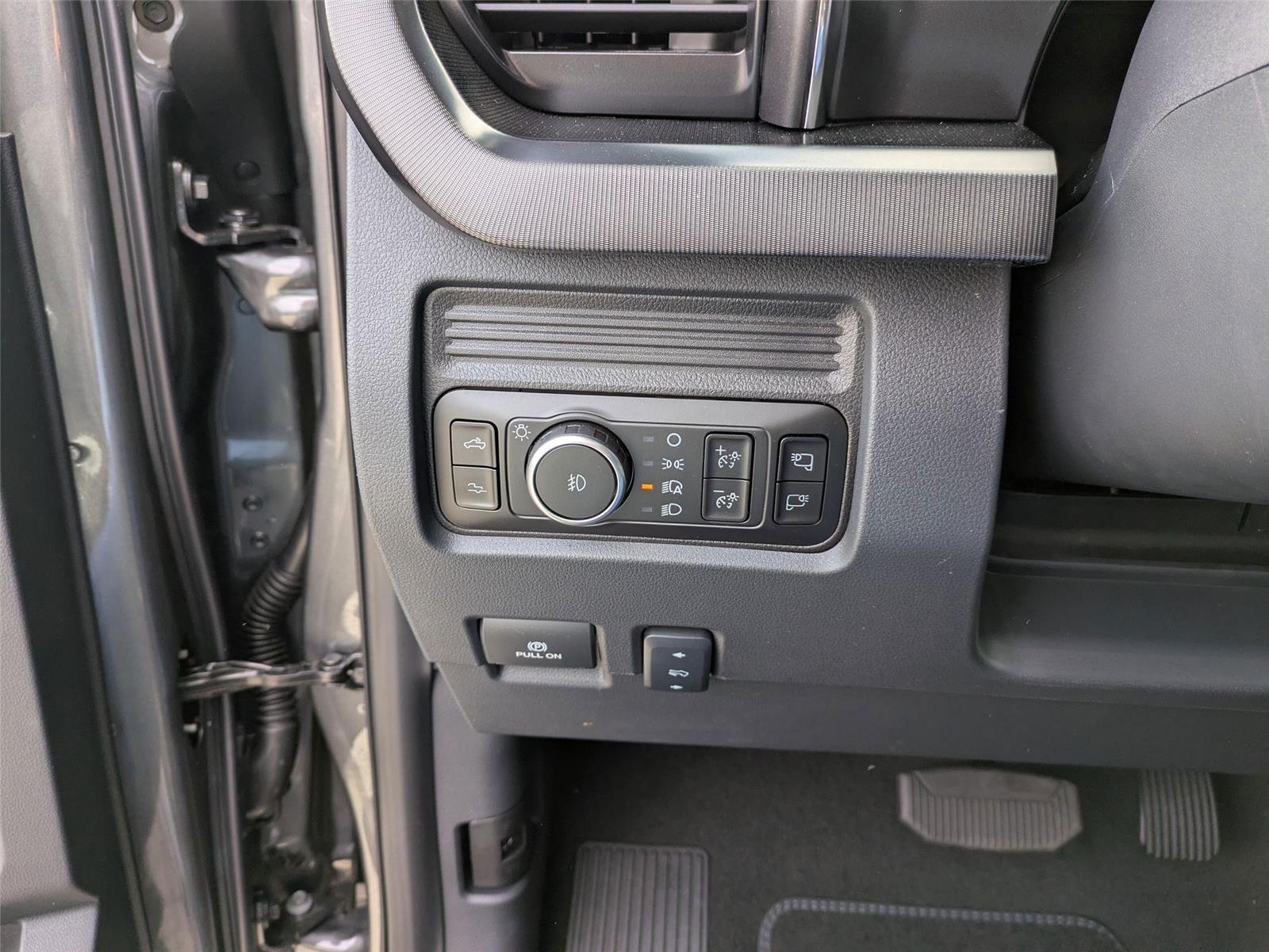 New 2026 Carbonized Gray Metallic Ford Platinum image 17