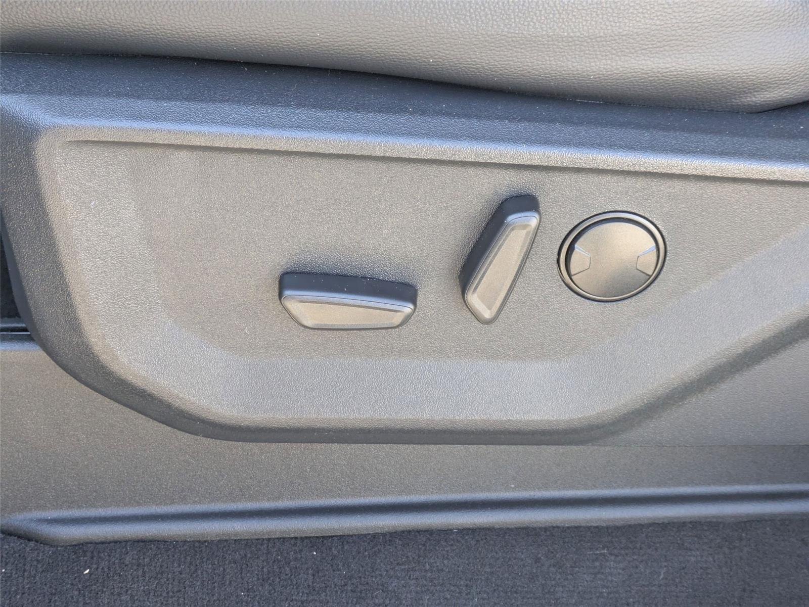 New 2026 Star White Metallic Tri-Coat Ford LARIAT image 16