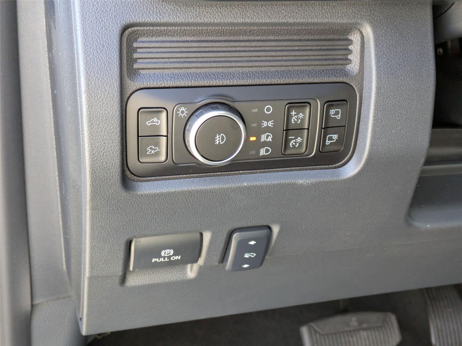 New 2026 Star White Metallic Tri-Coat Ford LARIAT image 17