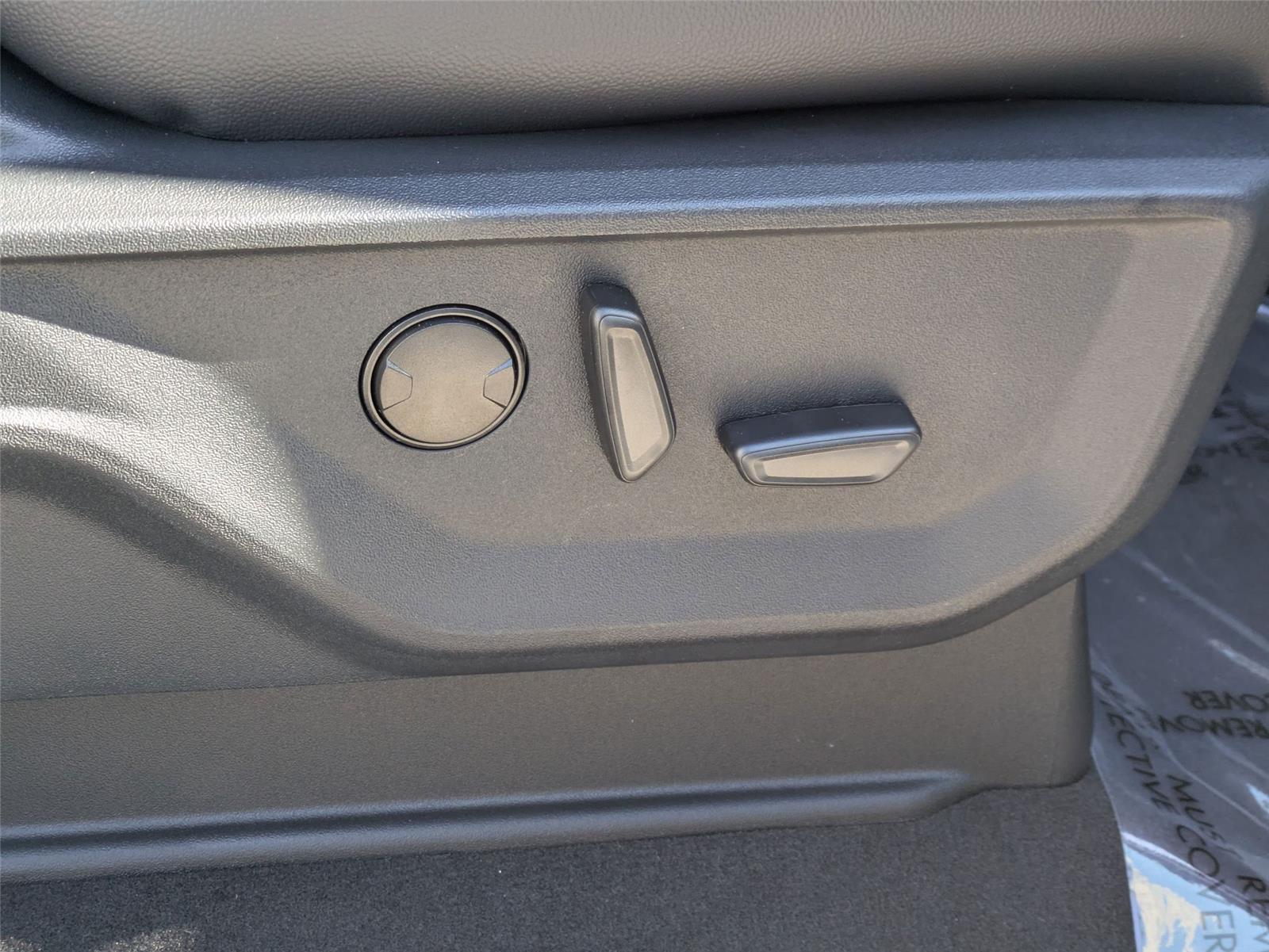 New 2026 Star White Metallic Tri-Coat Ford LARIAT image 40