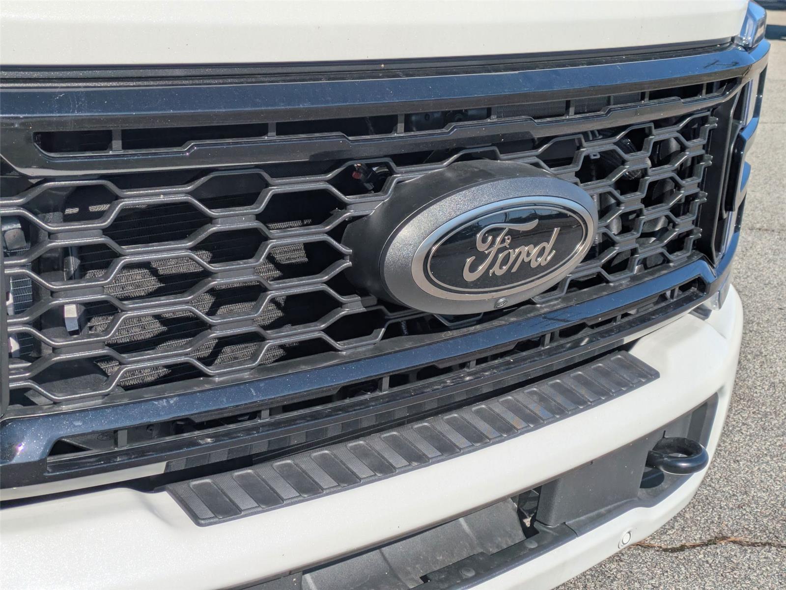 New 2026 Star White Metallic Tri-Coat Ford LARIAT image 46