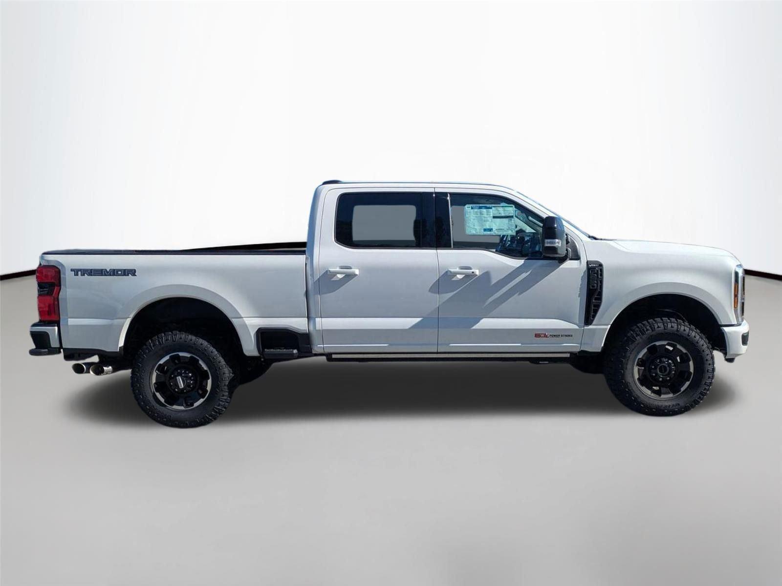 New 2026 Star White Metallic Tri-Coat Ford LARIAT image 4