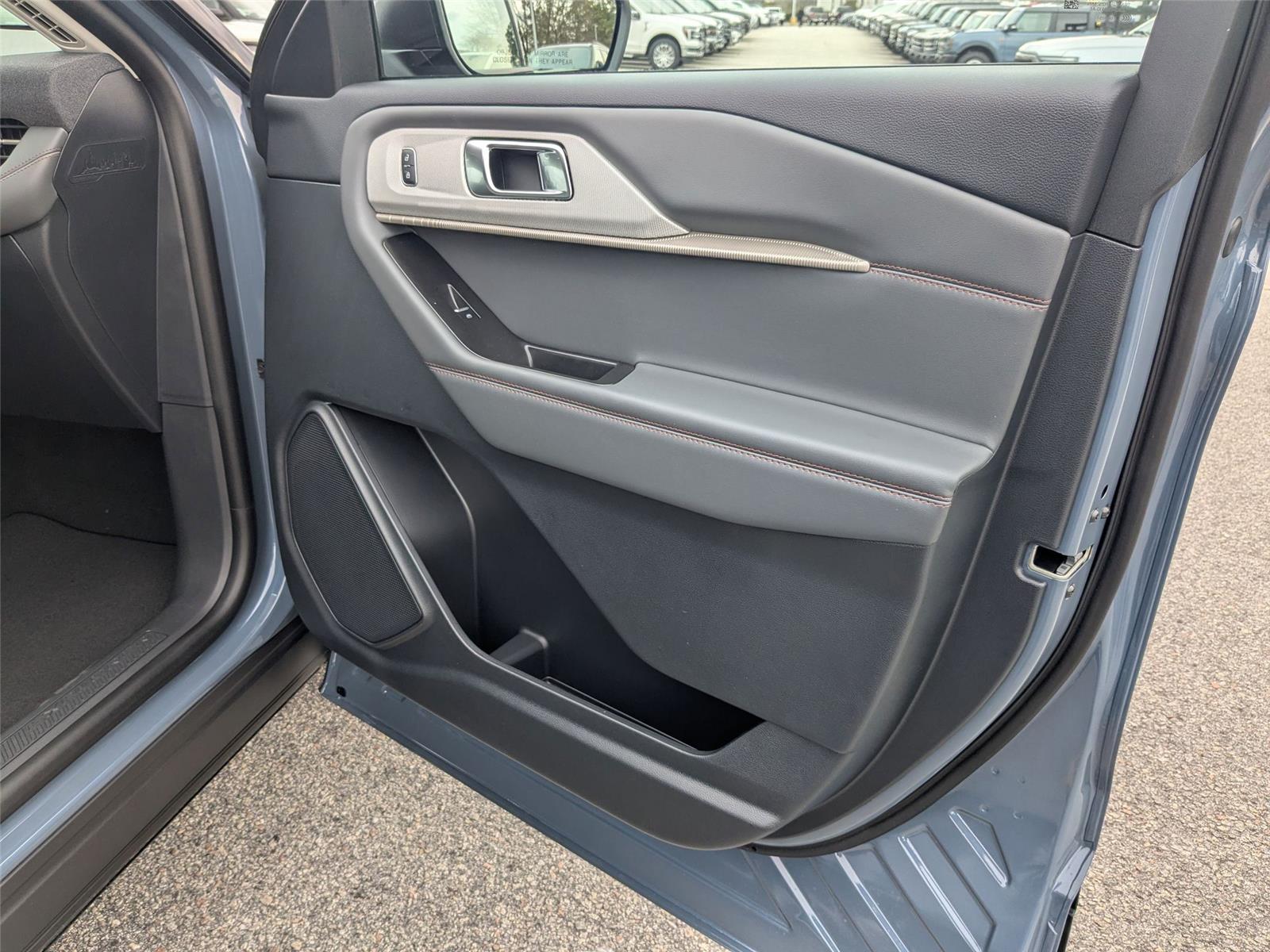 New 2026 Vapor Blue Metallic Ford Active w/200A Pkg image 32