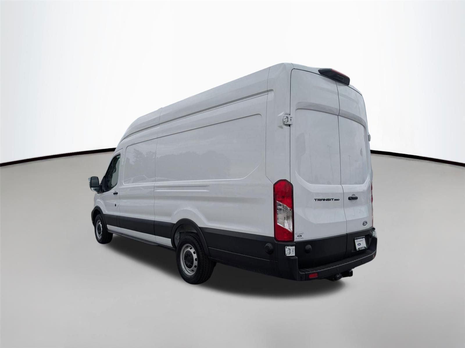 New 2026 Oxford White Ford T350 image 7