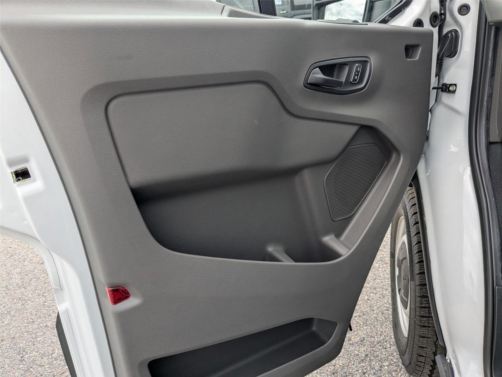 New 2026 Oxford White Ford T350 image 11