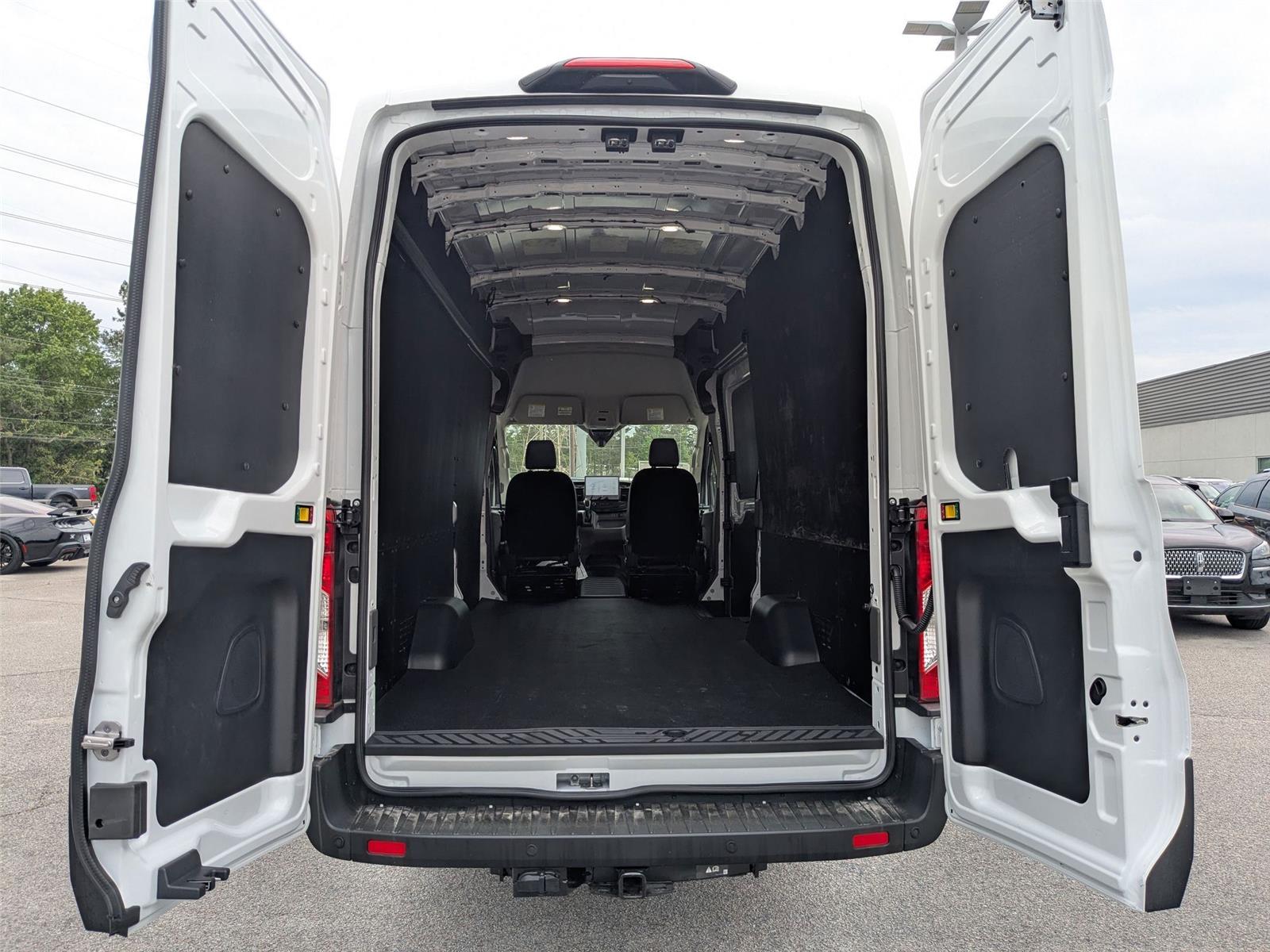 New 2026 Oxford White Ford T350 image 24