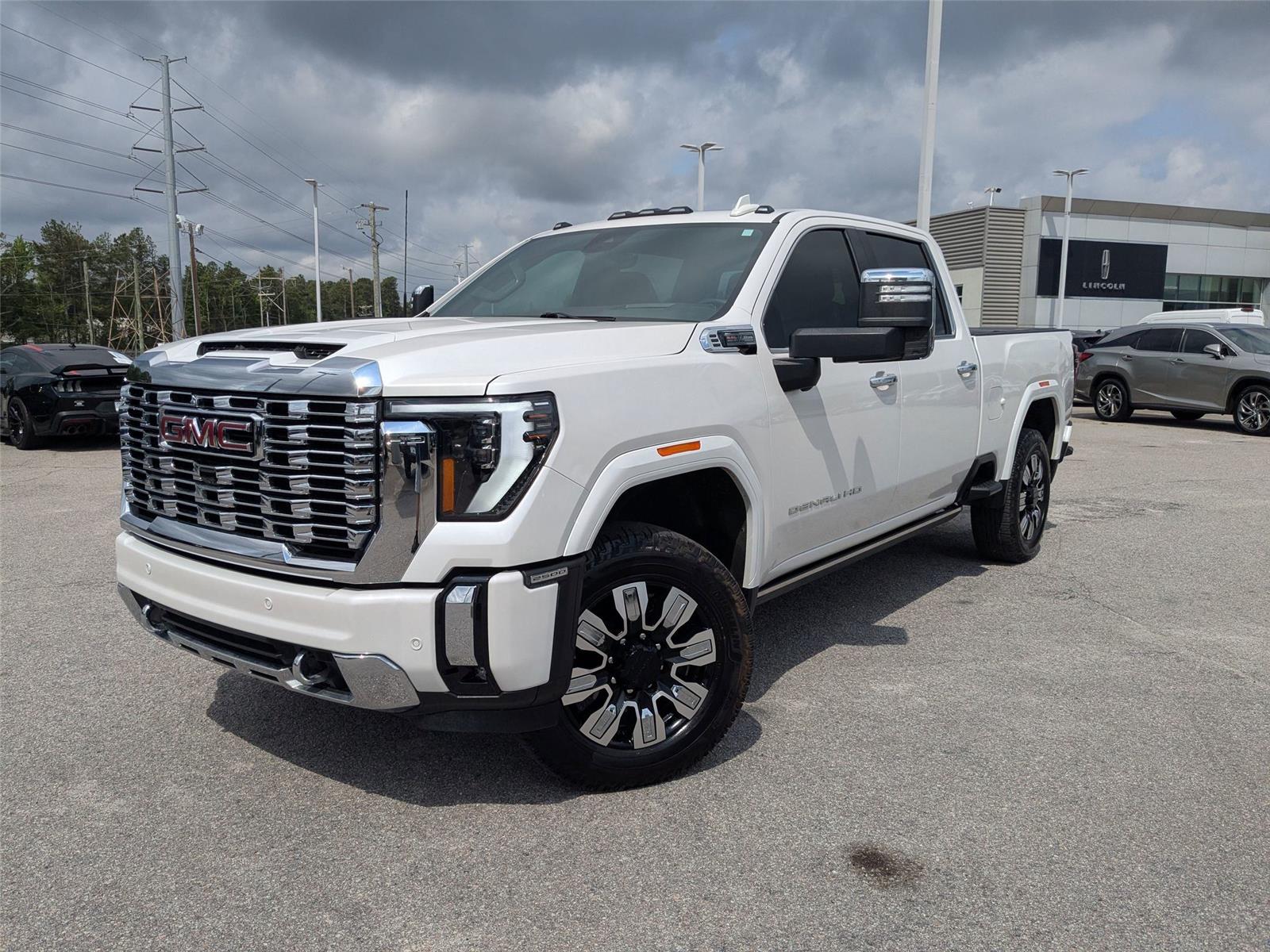 White Frost Tricoat 2024 GMC Sierra 2500HD Denali Crew Cab 4WD Pickup Truck Four-Wheel Drive Automatic